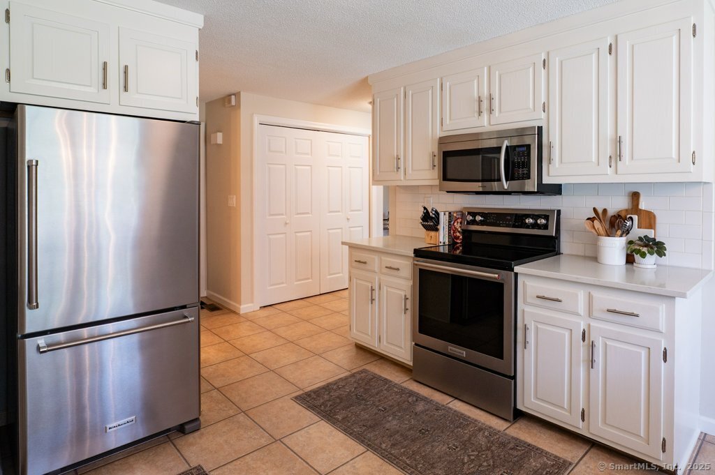 697 S End Road #6, Southington, Connecticut image 12