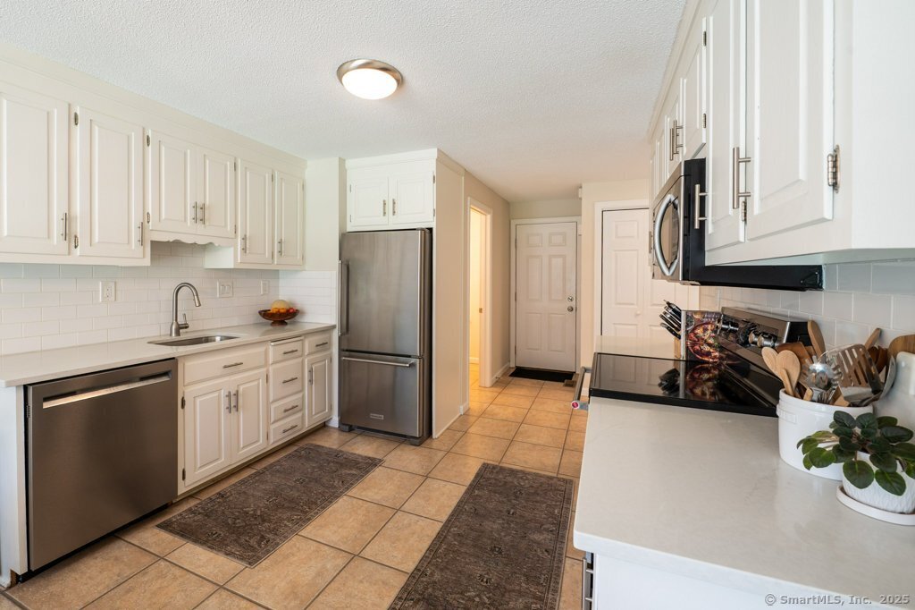 697 S End Road #6, Southington, Connecticut image 11