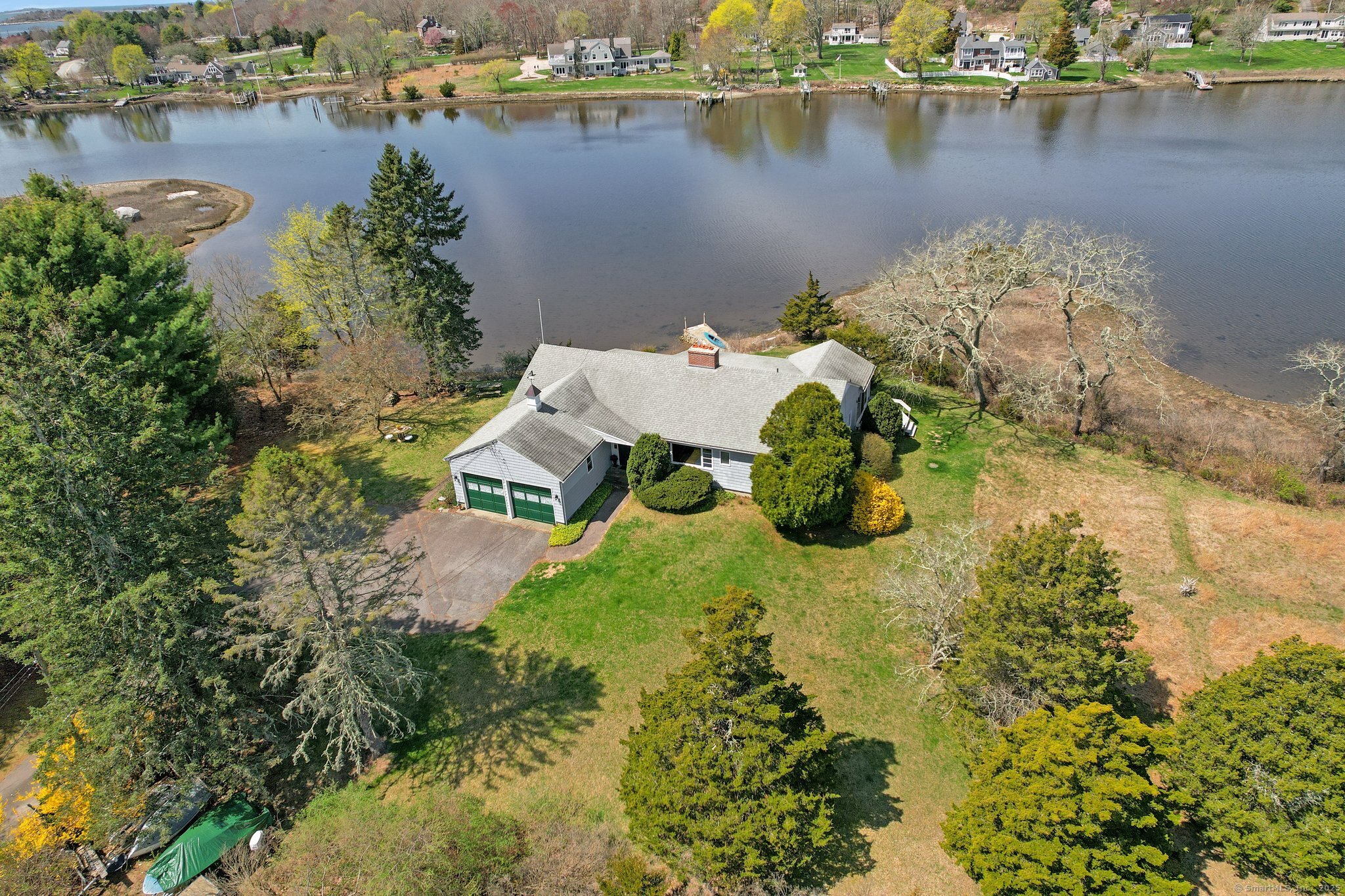 Wilbur Road, Stonington, Connecticut - 3 Bedrooms  
3 Bathrooms  
7 Rooms - 