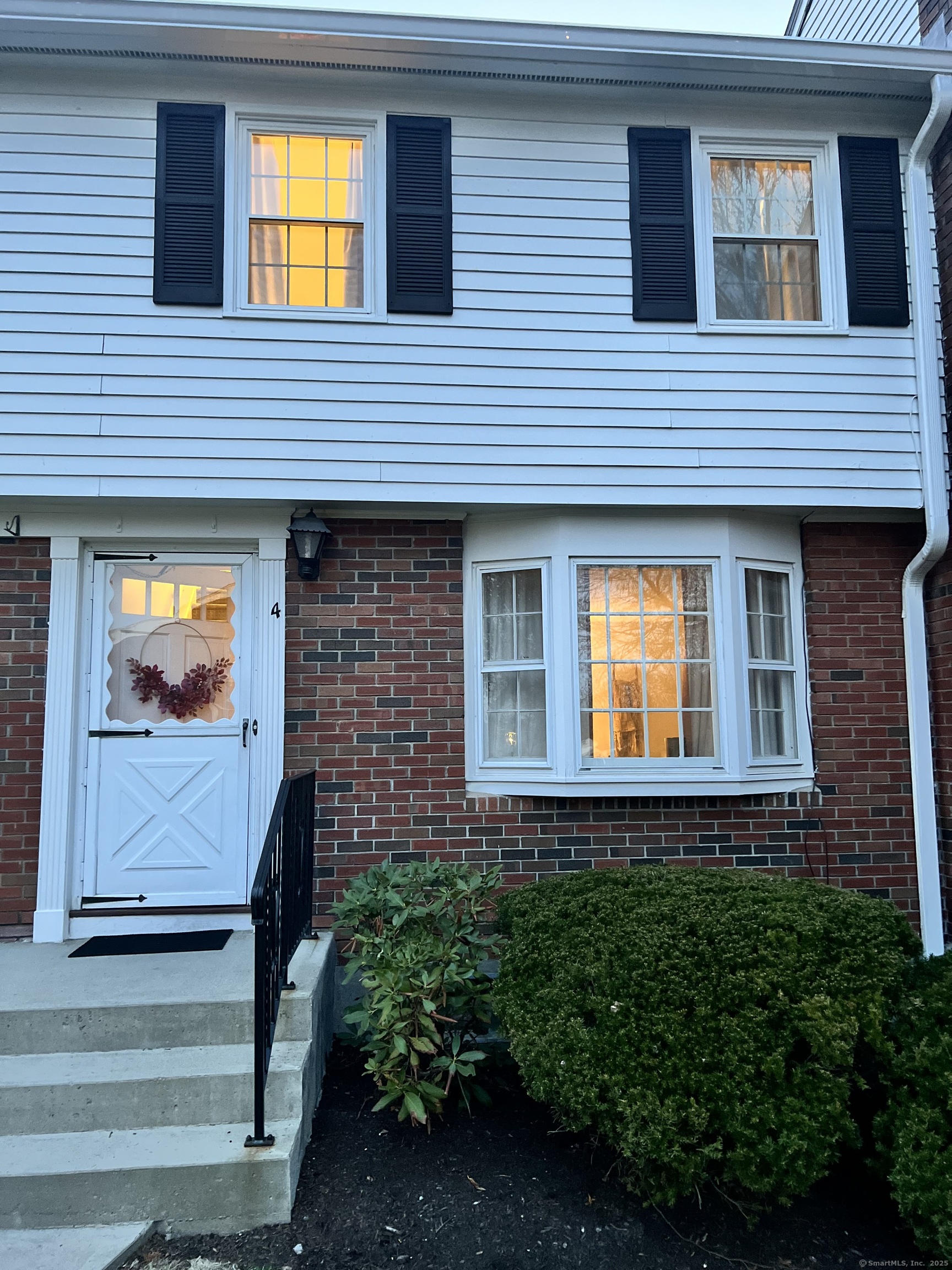 Brandywine Lane 4, Suffield, Connecticut - 2 Bedrooms  
2 Bathrooms  
4 Rooms - 