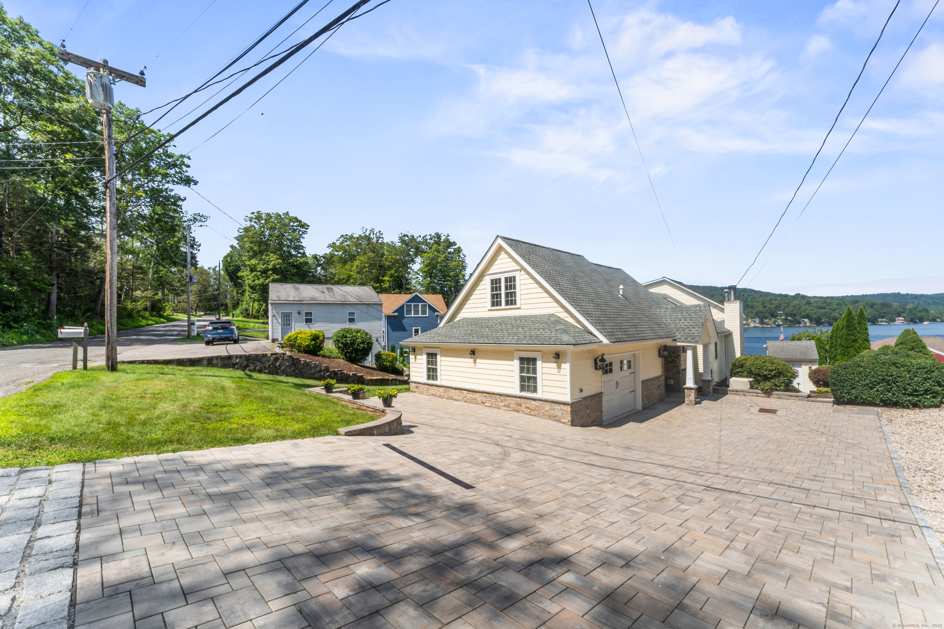 674 East Wakefield Boulevard