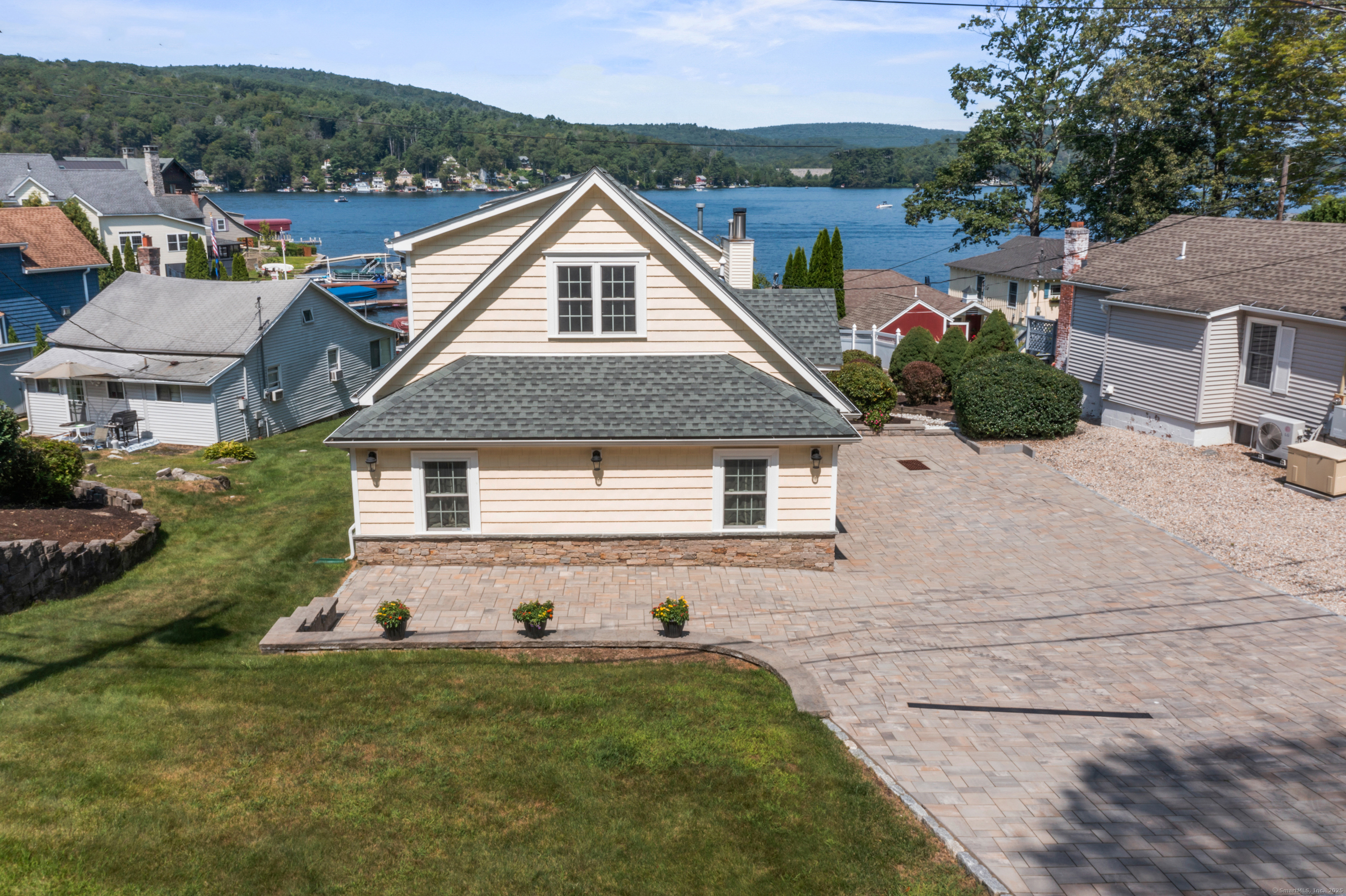 674 East Wakefield Boulevard