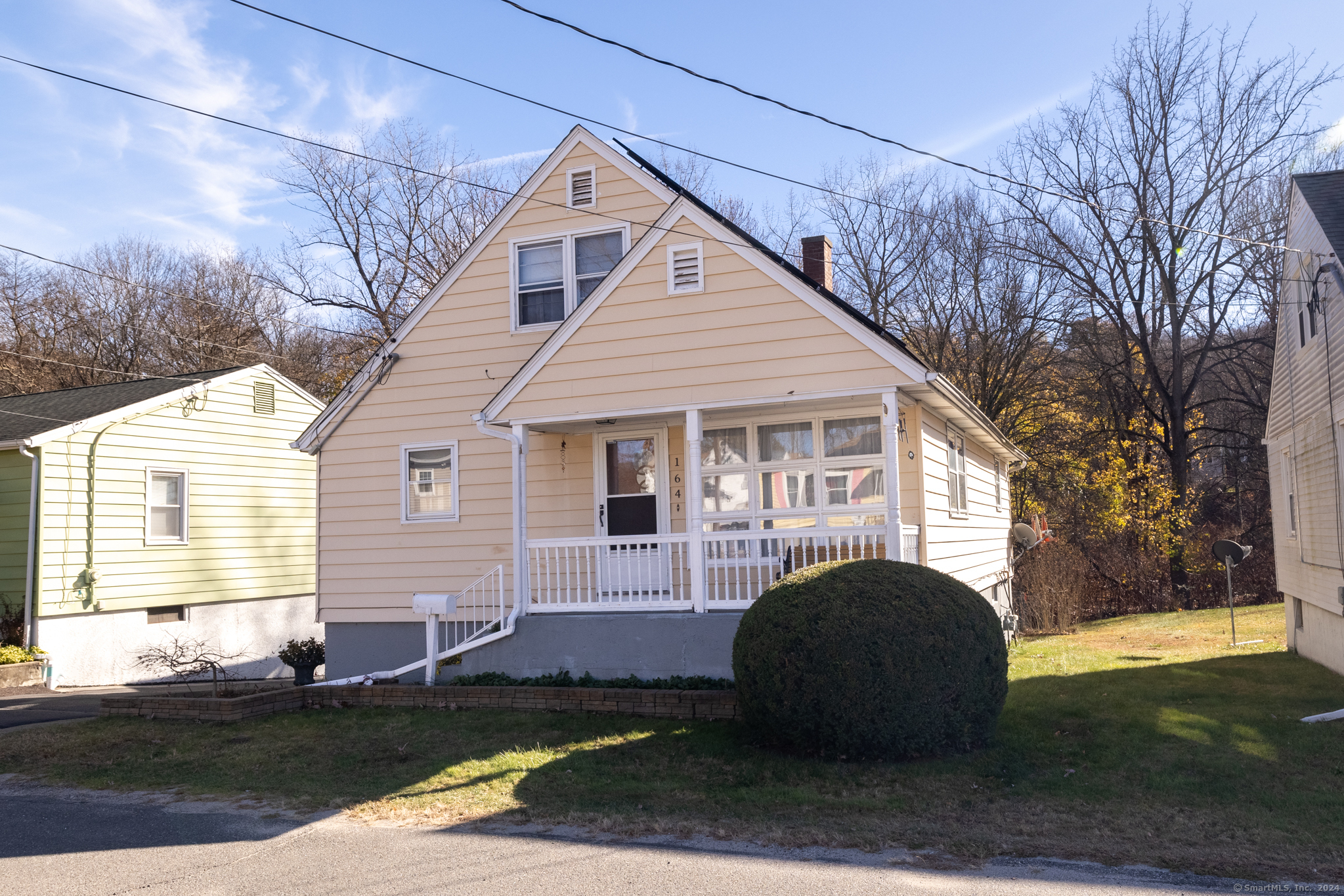 164 Clover Street, Waterbury, Connecticut - 4 Bedrooms  
3 Bathrooms  
6 Rooms - 