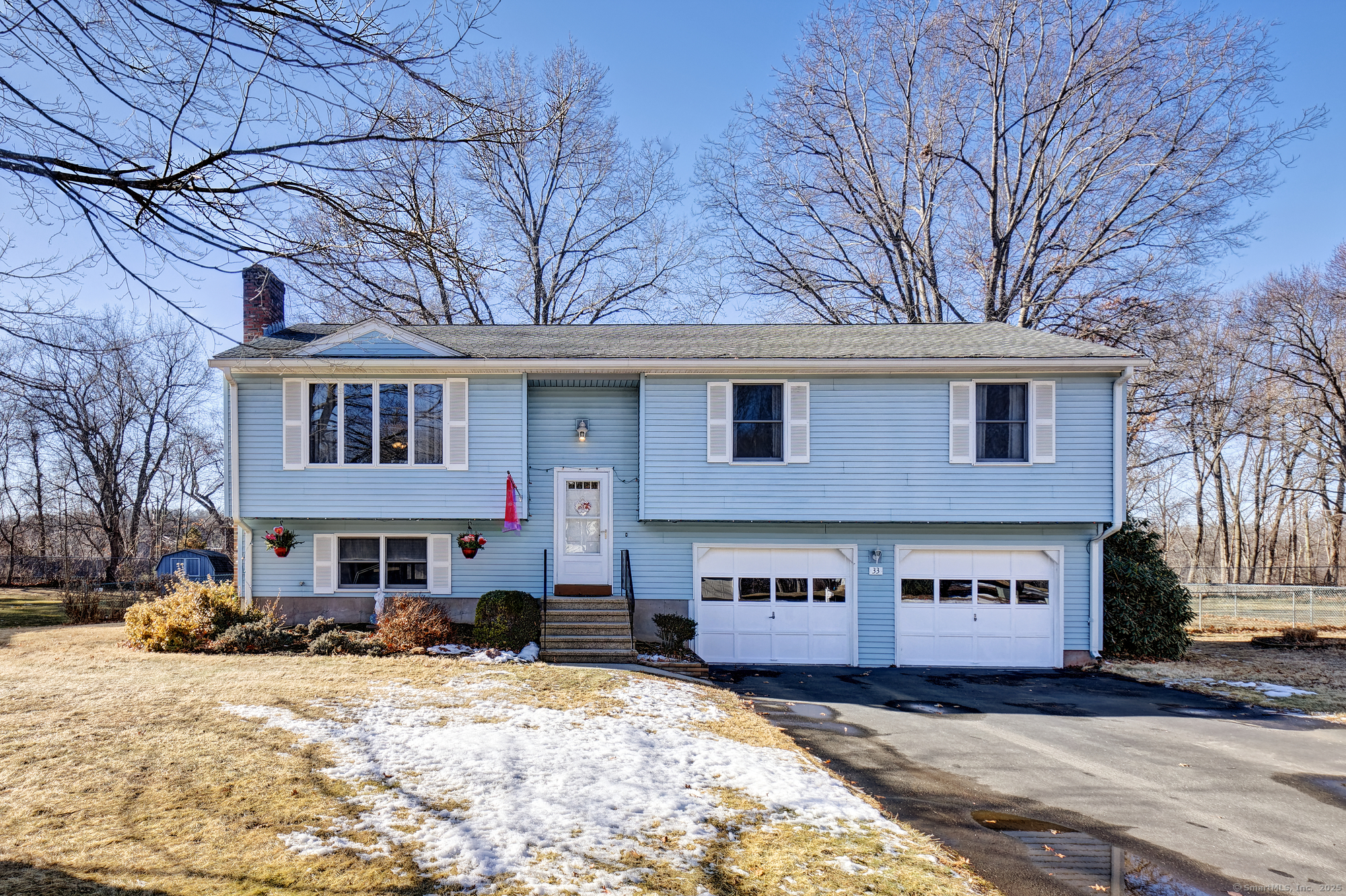 Pearl Street Extension, Enfield, Connecticut - 3 Bedrooms  
2 Bathrooms  
5 Rooms - 