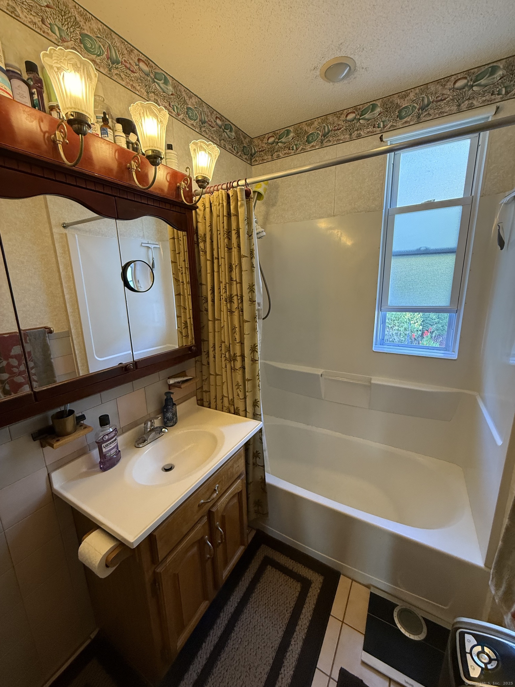 Manchester, Connecticut 06040, United States, 2 Bedrooms Bedrooms, ,1 BathroomBathrooms,Residential,Active,214276