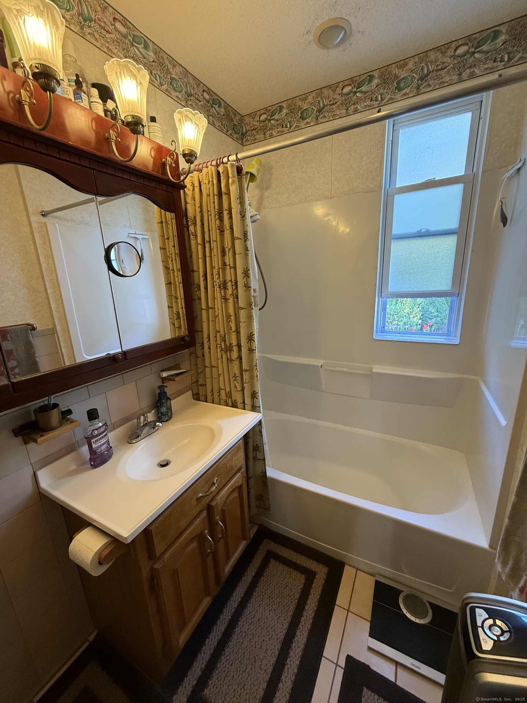 Manchester, Connecticut 06040, United States, 2 Bedrooms Bedrooms, ,1 BathroomBathrooms,Residential,Active,214276