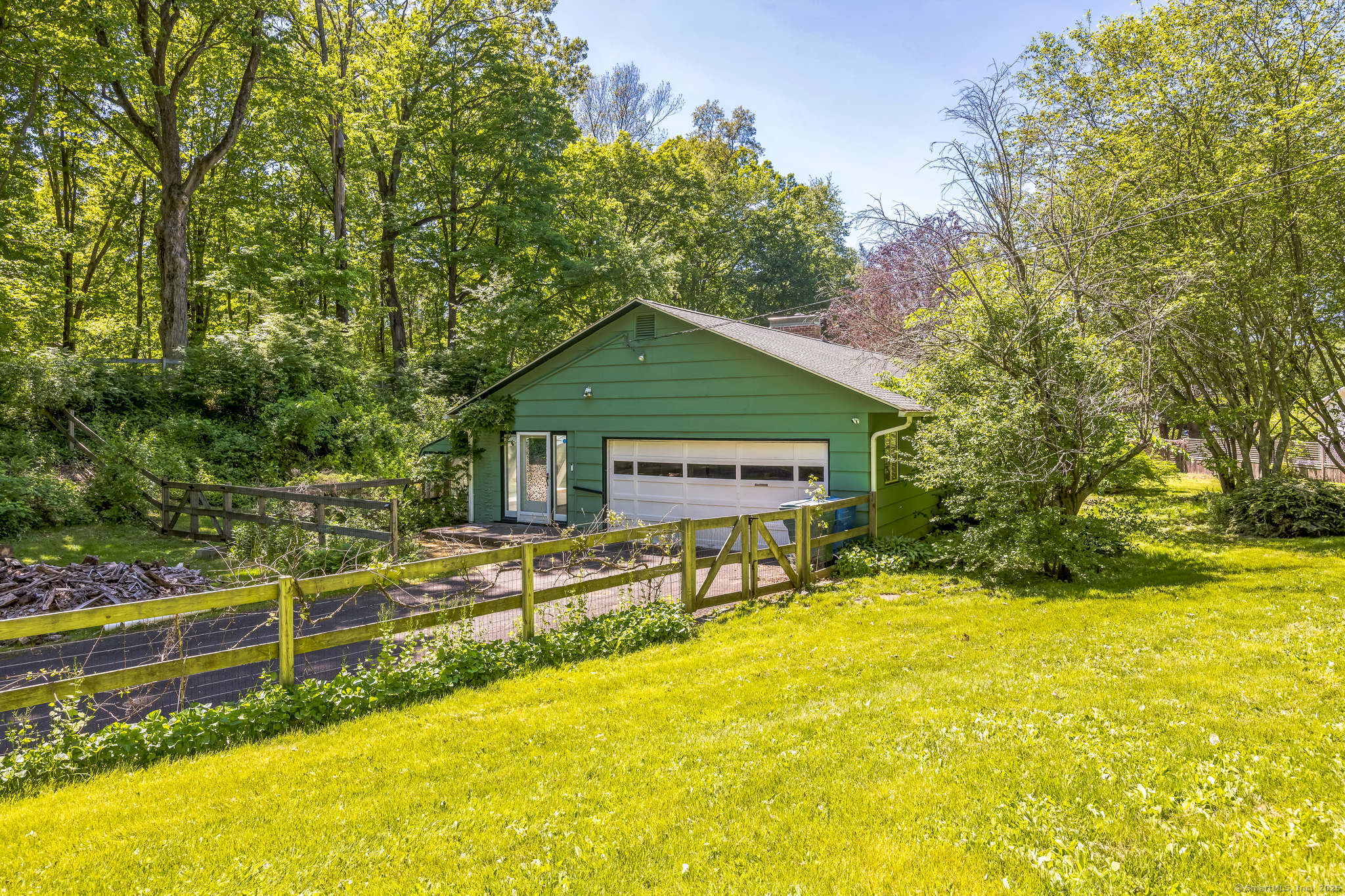 200 Willow Street, Hamden, Connecticut image 2