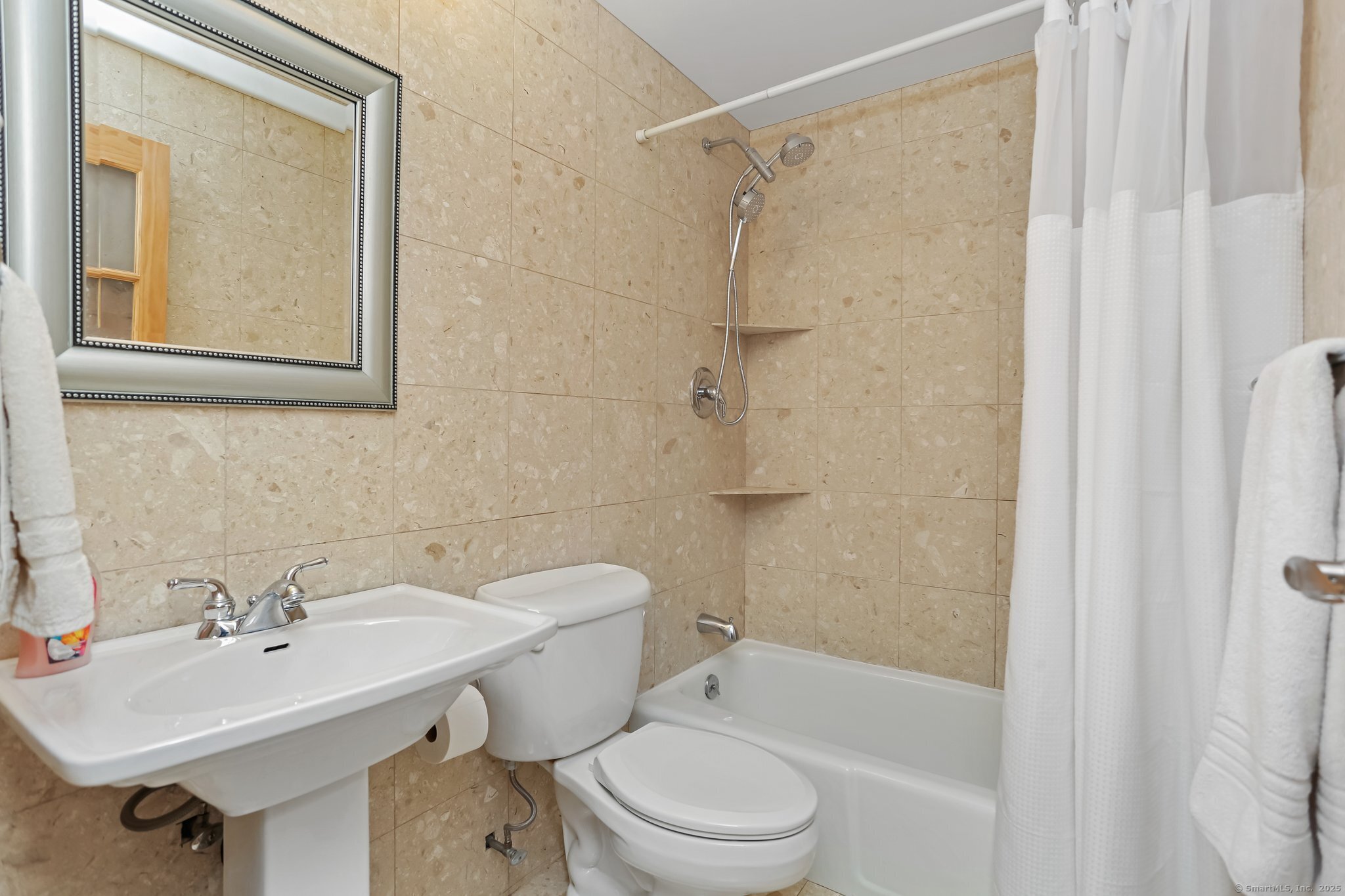 100 Hope Street #APT 16, Stamford, Connecticut image 18