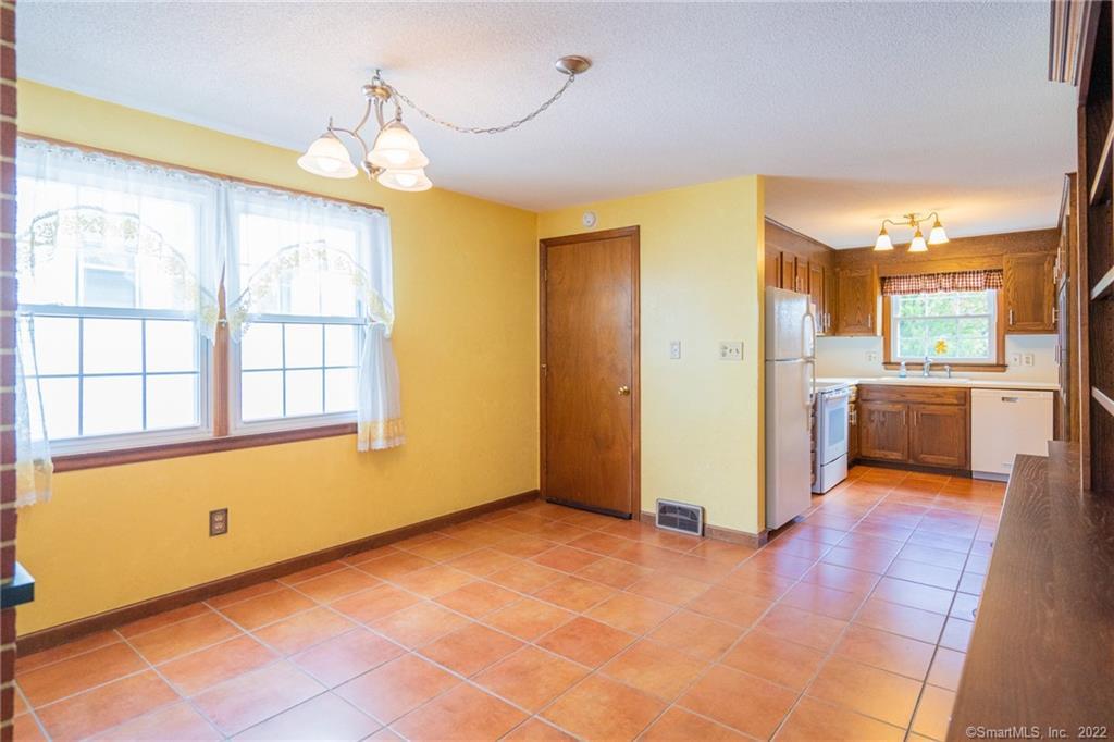 West Hartford, Connecticut 06119, United States, 2 Bedrooms Bedrooms, ,1 BathroomBathrooms,Residential,Active,167671