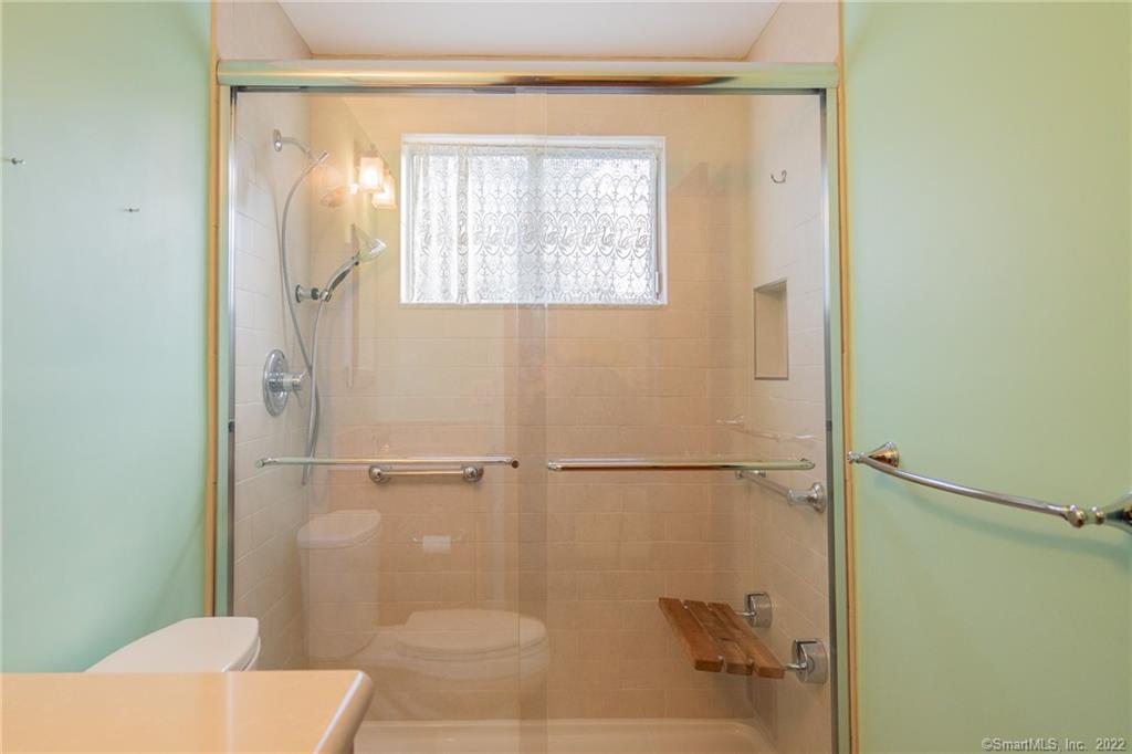 West Hartford, Connecticut 06119, United States, 2 Bedrooms Bedrooms, ,1 BathroomBathrooms,Residential,Active,167671