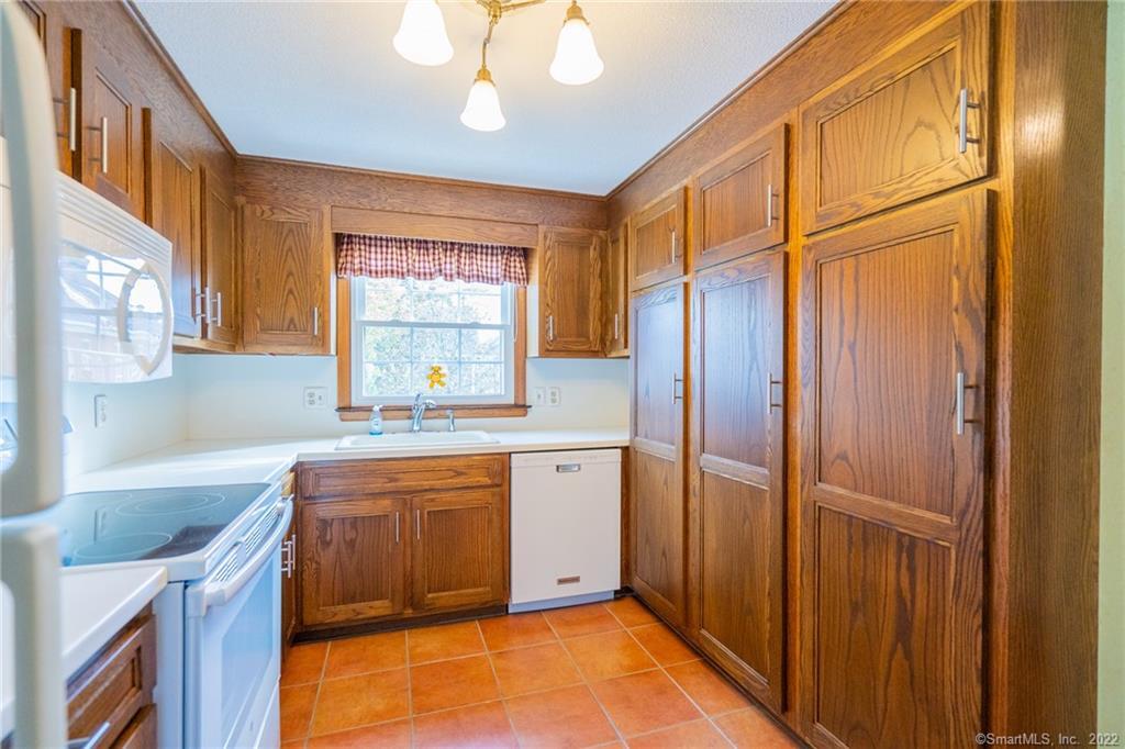 West Hartford, Connecticut 06119, United States, 2 Bedrooms Bedrooms, ,1 BathroomBathrooms,Residential,Active,167671