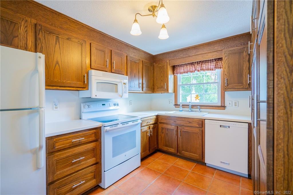 West Hartford, Connecticut 06119, United States, 2 Bedrooms Bedrooms, ,1 BathroomBathrooms,Residential,Active,167671