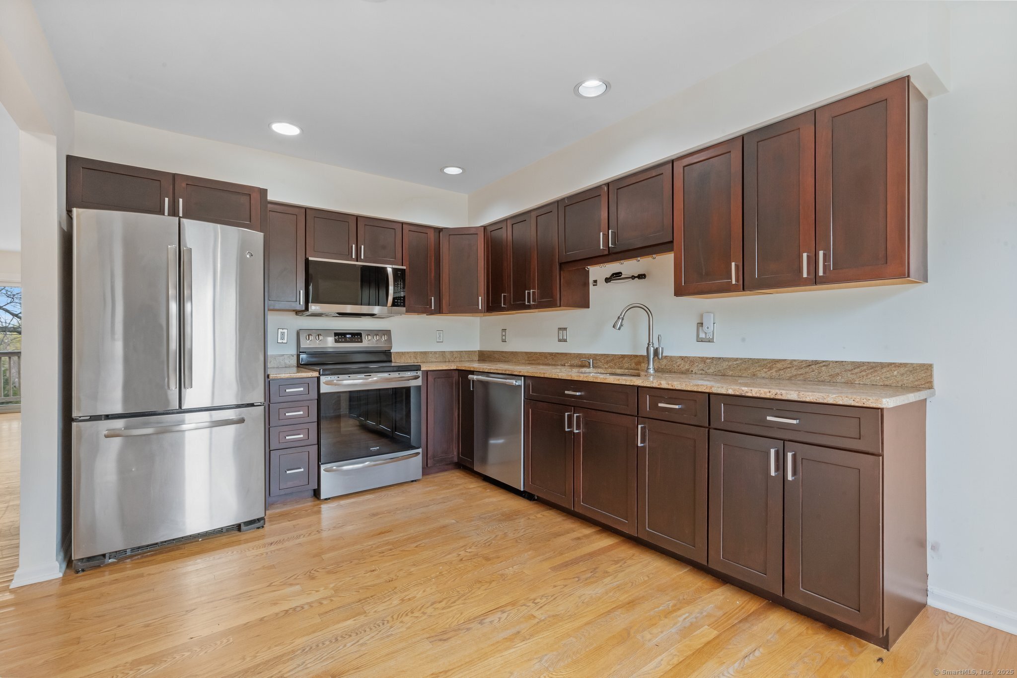 158 Seaside Avenue #APT B, Stamford, Connecticut image 8