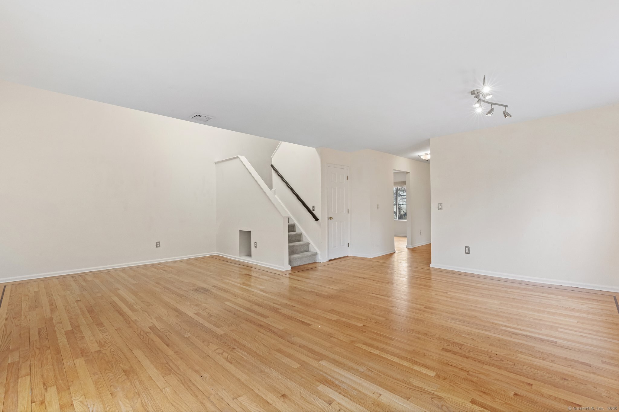 158 Seaside Avenue #APT B, Stamford, Connecticut image 3