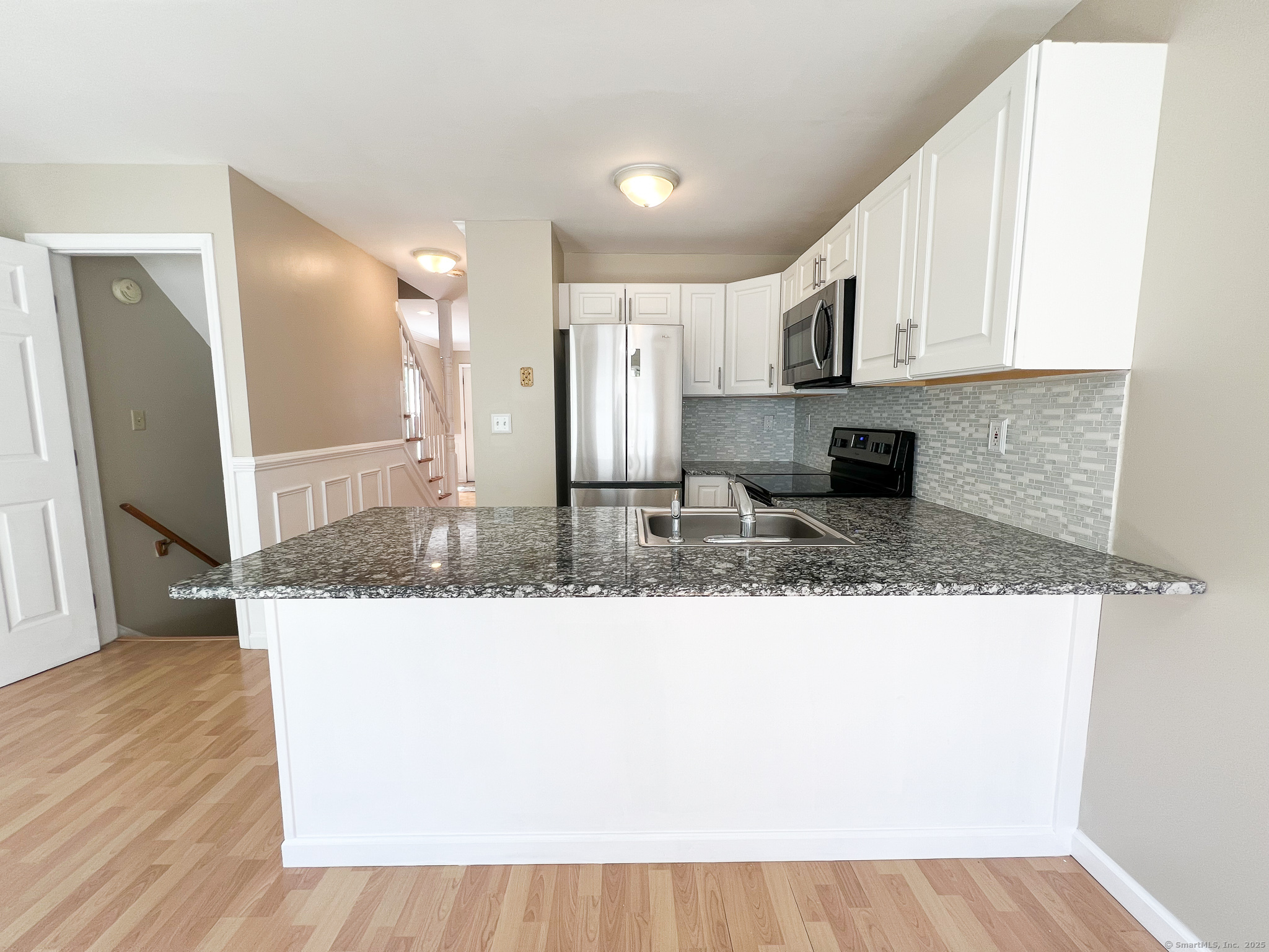 279 New Haven Avenue #APT H, Milford, Connecticut image 4