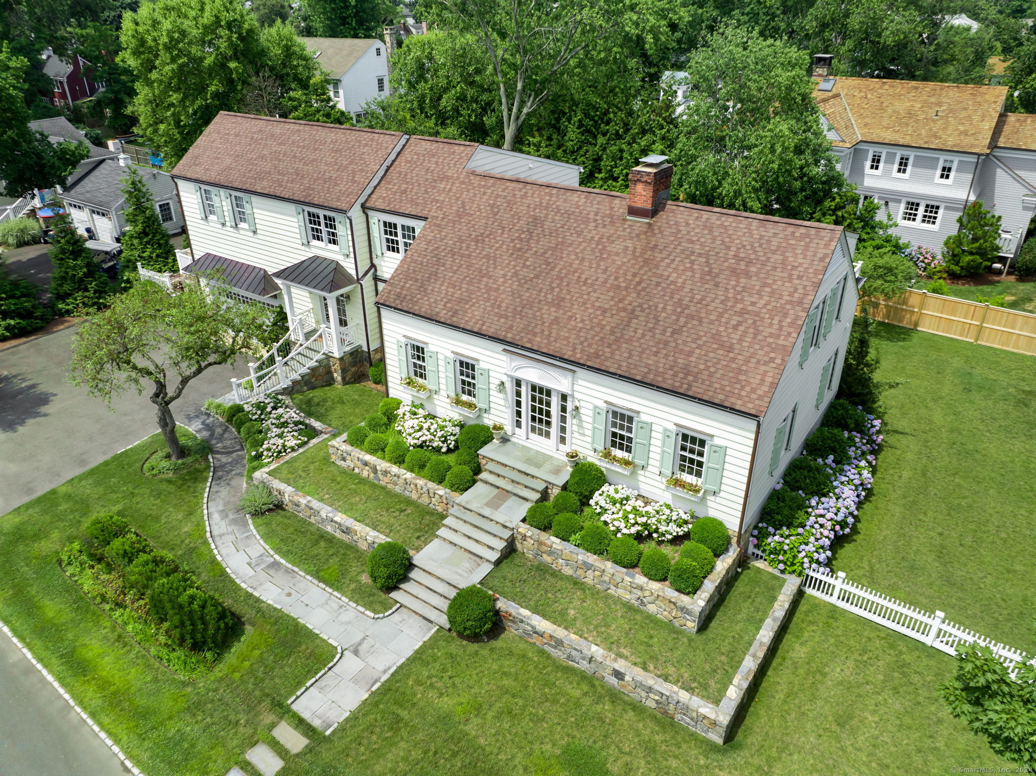 Property for Sale at 16 Plymouth Road, Darien, Connecticut - Bedrooms: 5 
Bathrooms: 5 
Rooms: 11  - $3,095,000