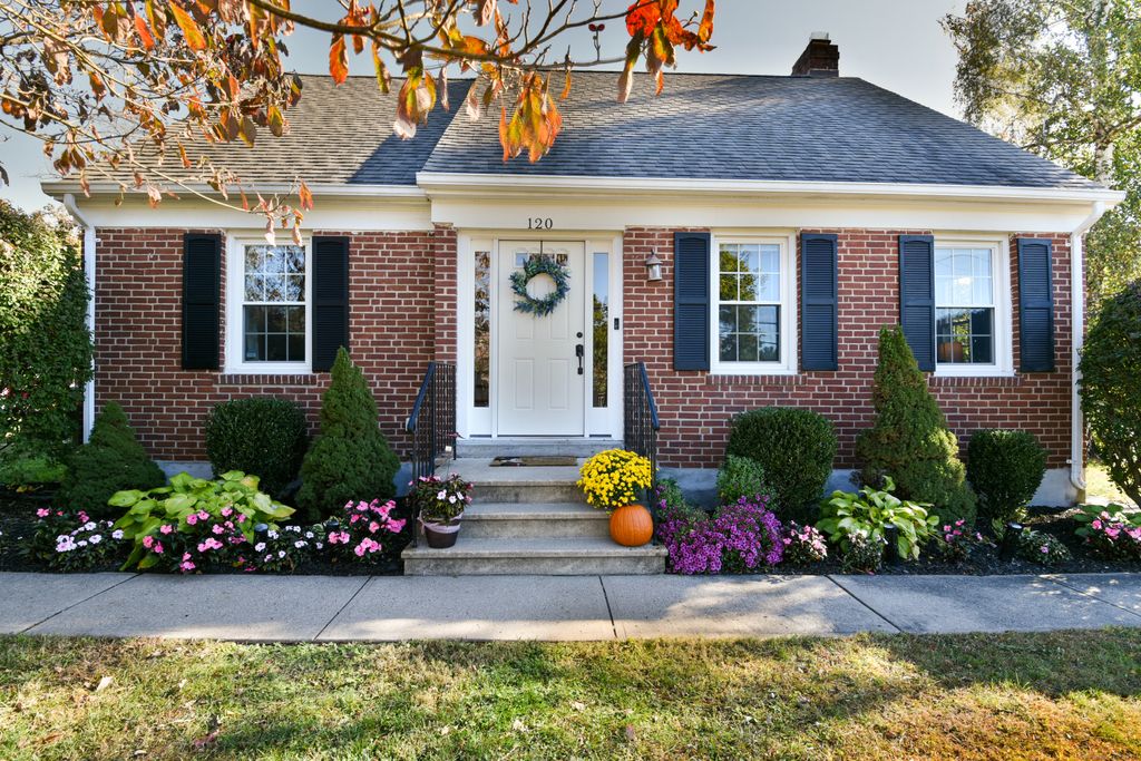 Photo of 120 Round Hill Road, Bristol, CT 06010 (MLS # 24132768)