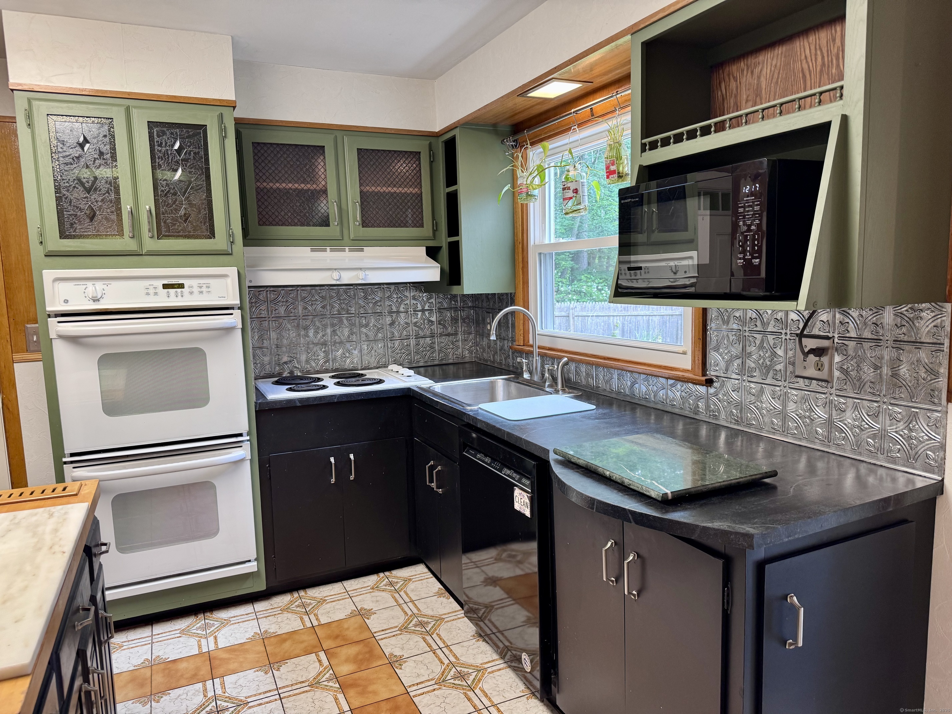 2 Columbo Terrace, Windsor Locks, Connecticut image 9