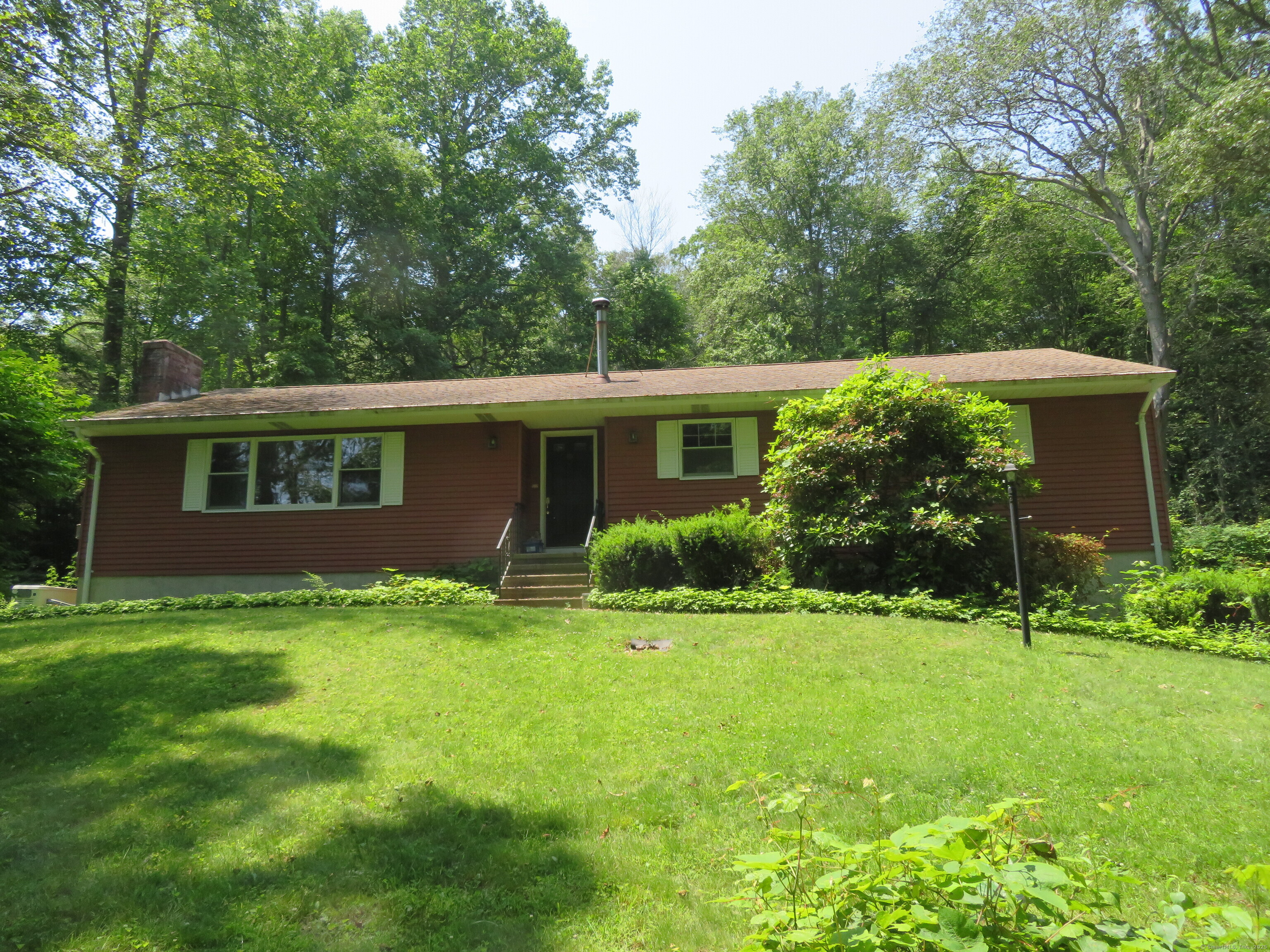 Totoket Road, North Branford, Connecticut - 3 Bedrooms  
2 Bathrooms  
6 Rooms - 