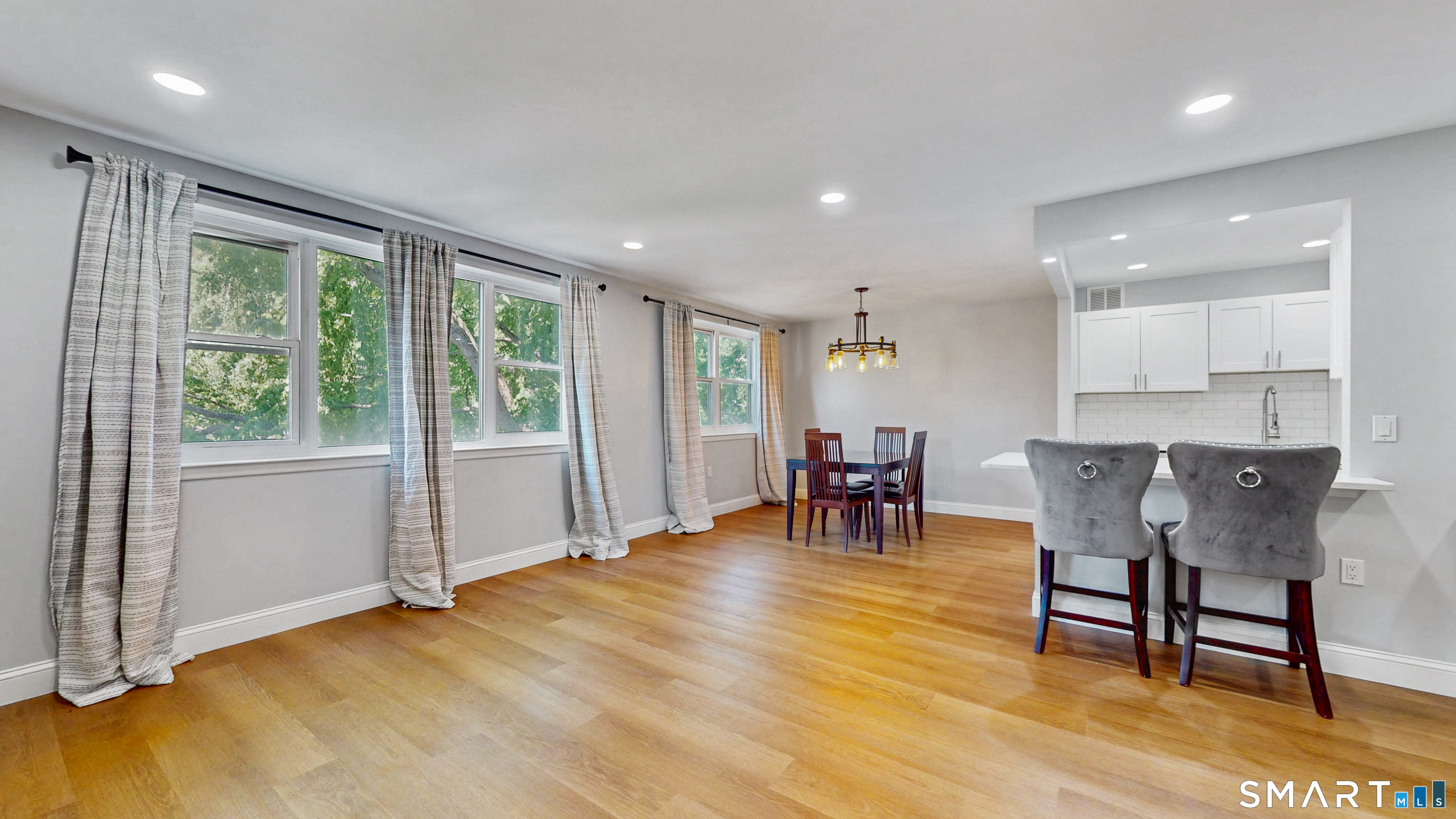 887 Farmington Avenue 2I