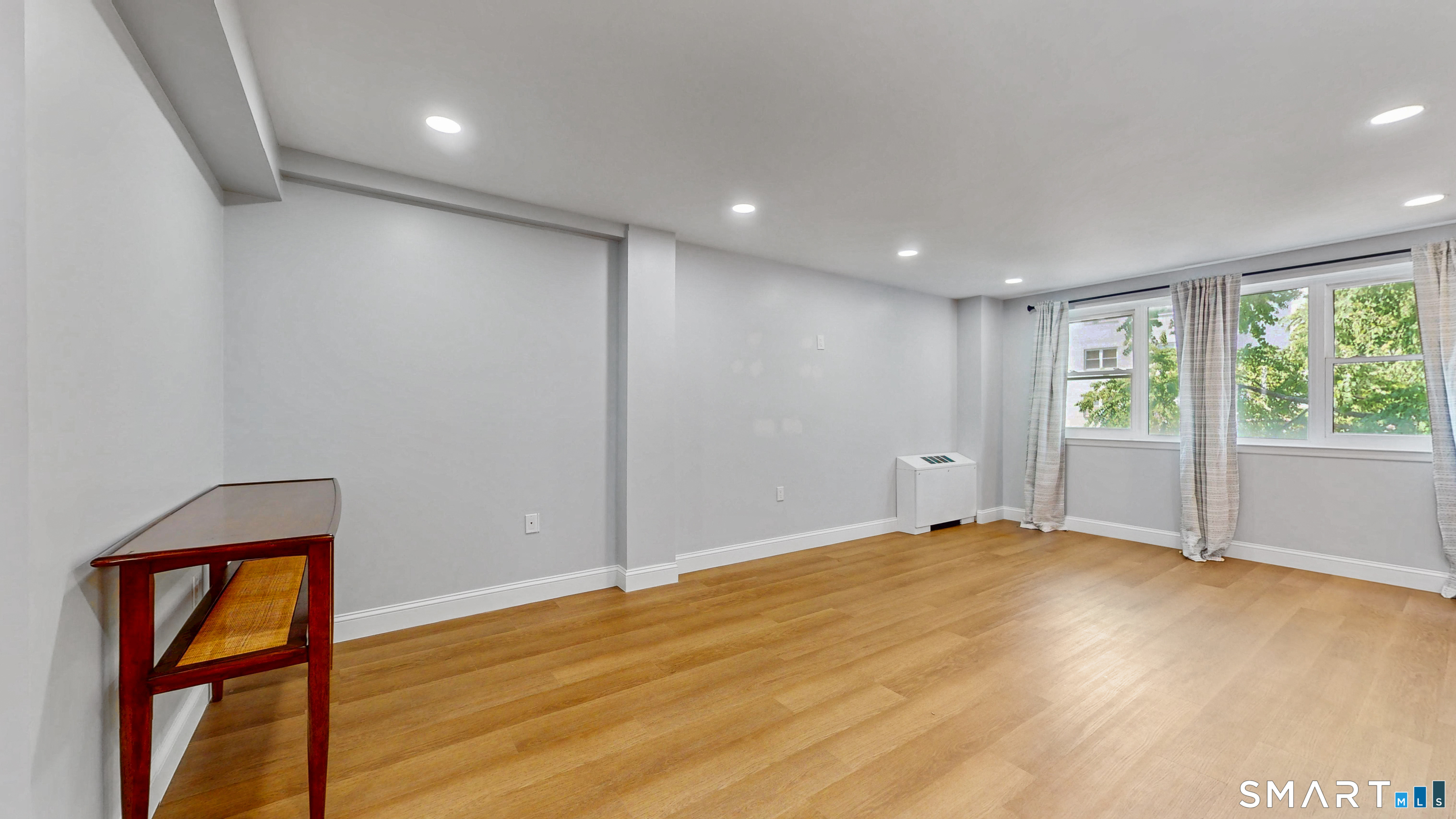 887 Farmington Avenue 2I