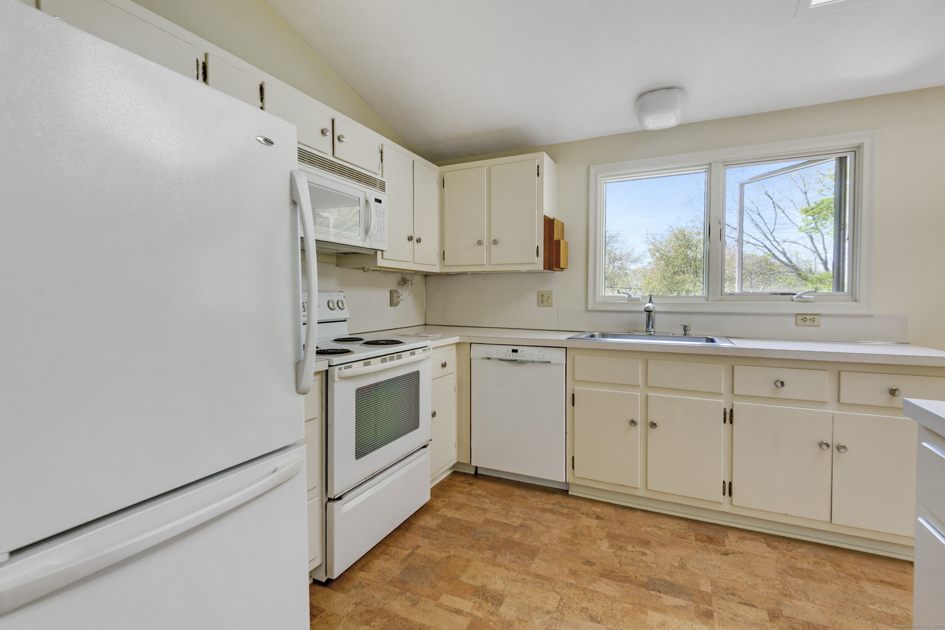 102 Colonial Road, Guilford, Connecticut image 13