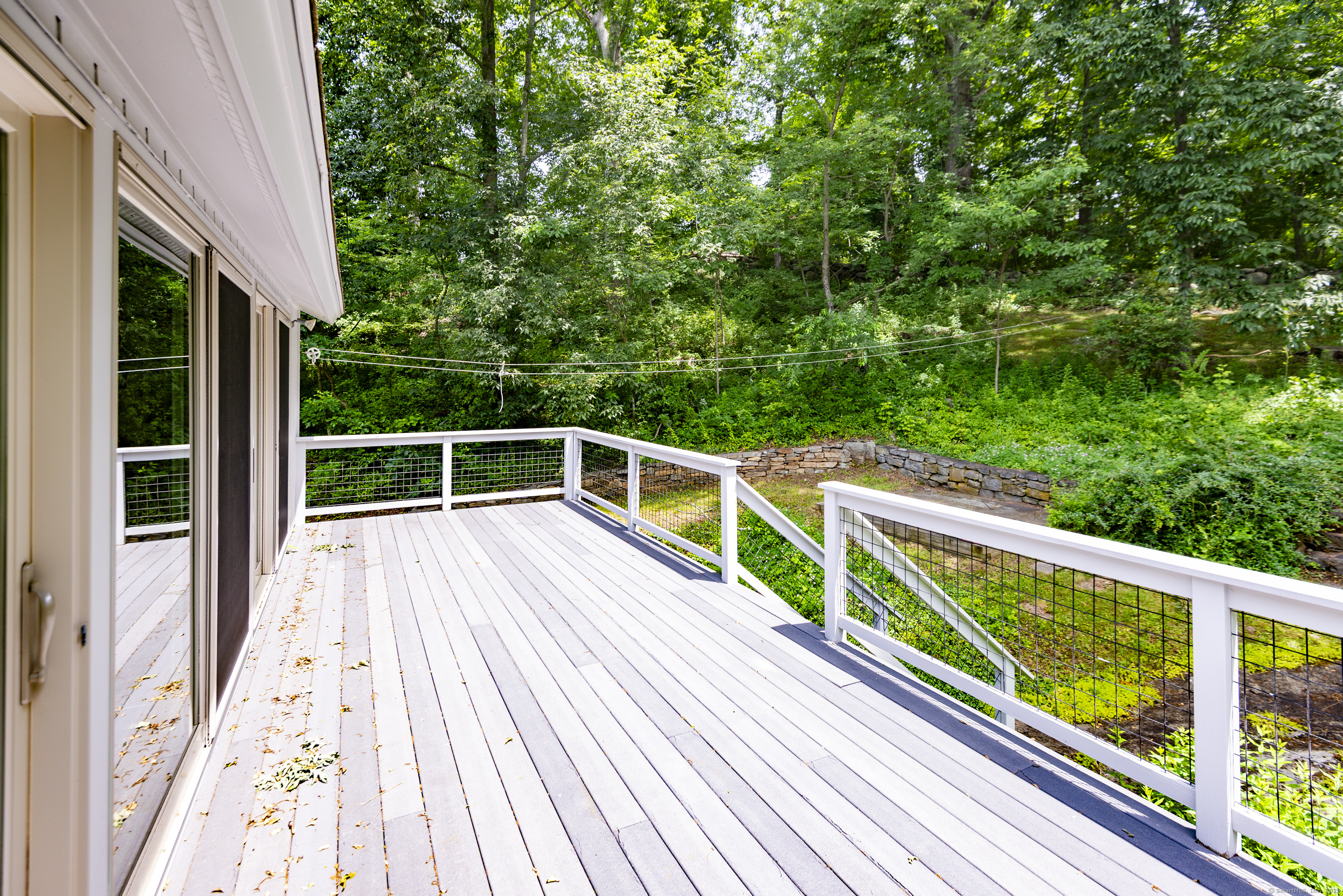 102 Colonial Road