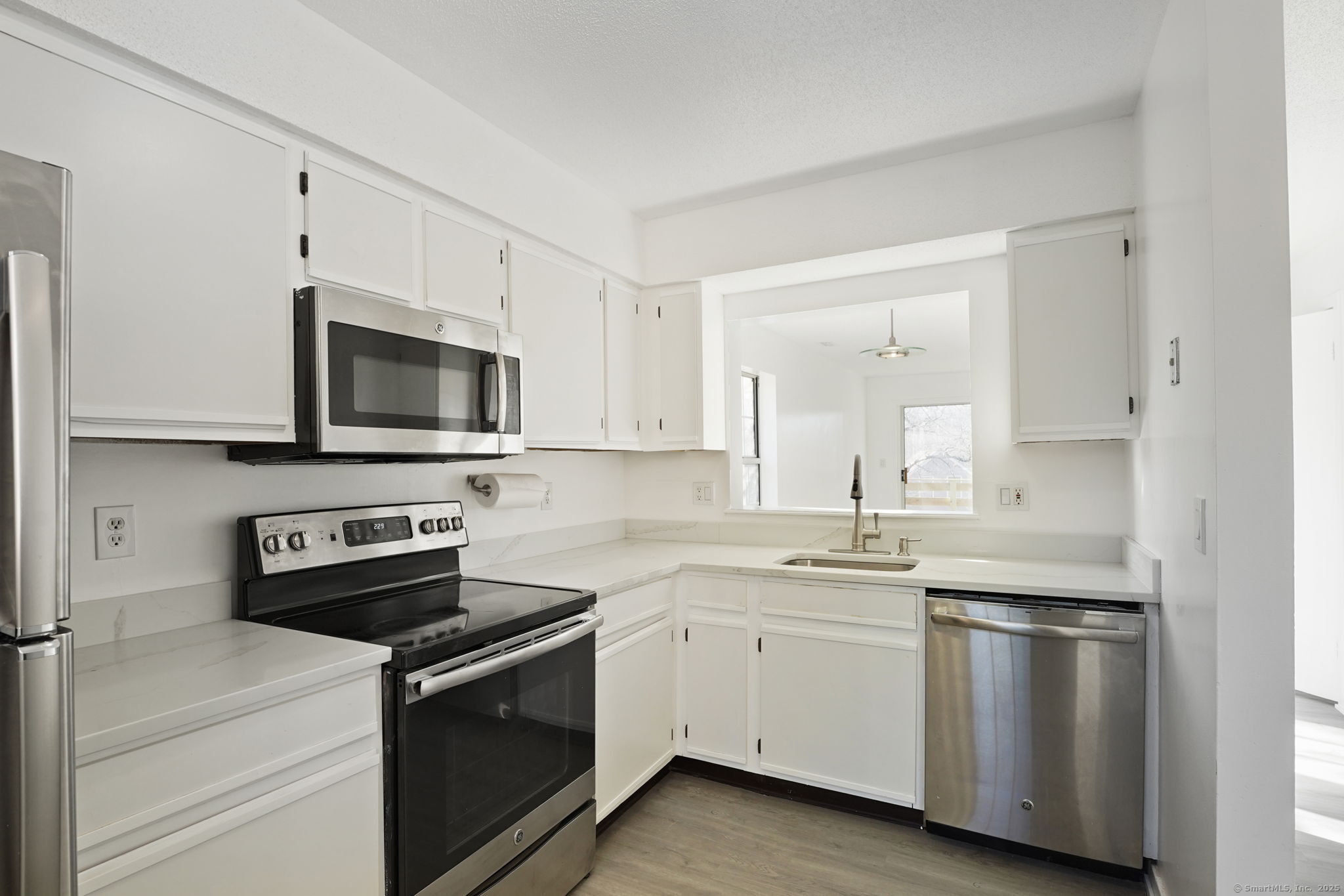 Rental Property at Quinnipiac Avenue 202, New Haven, Connecticut - Bedrooms: 2 
Bathrooms: 2 
Rooms: 5  - $2,200 MO.