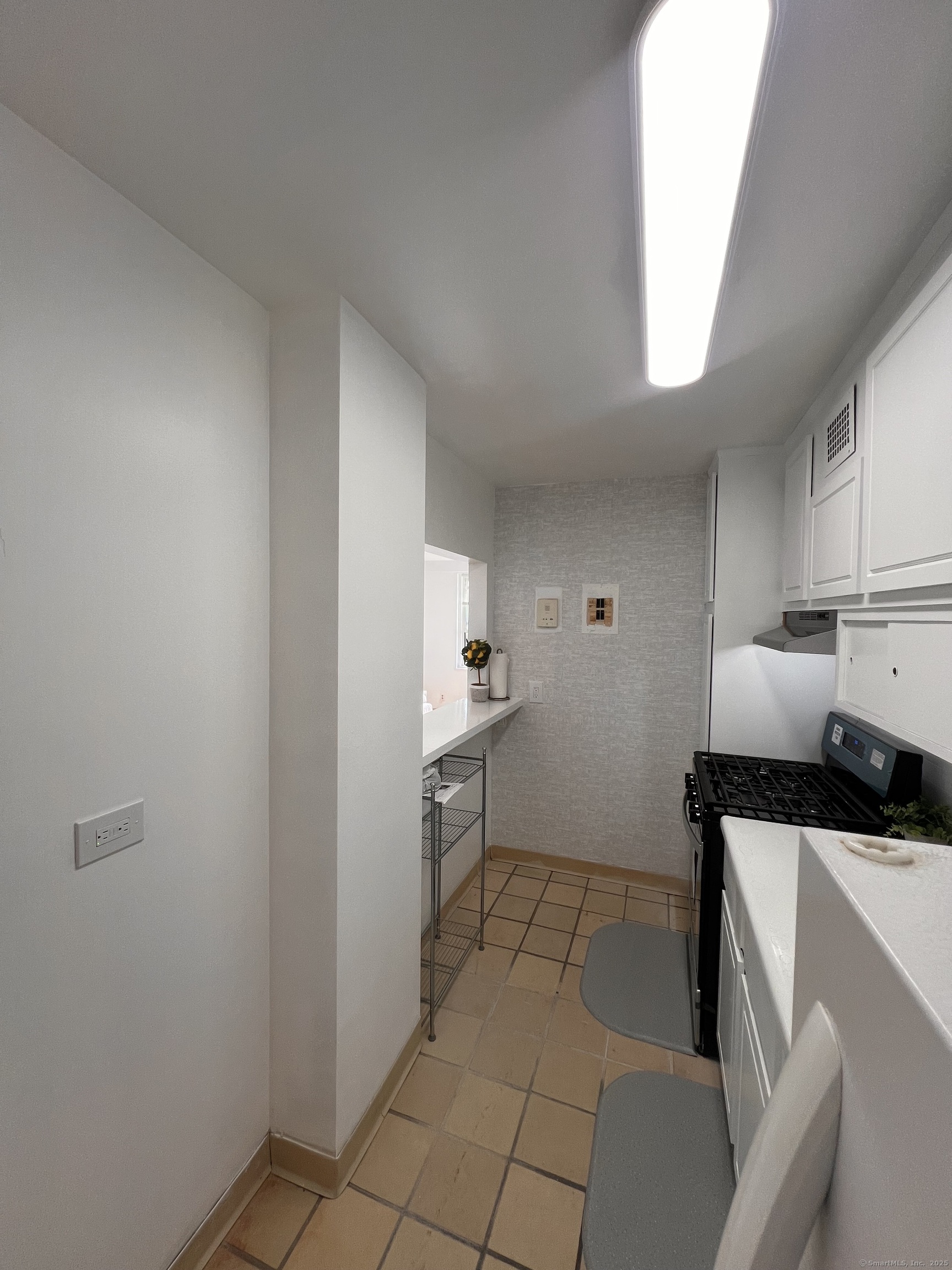 Bridgeport, Connecticut 06604, United States, 1 Bedroom Bedrooms, ,1 BathroomBathrooms,Residential,Pending,226687