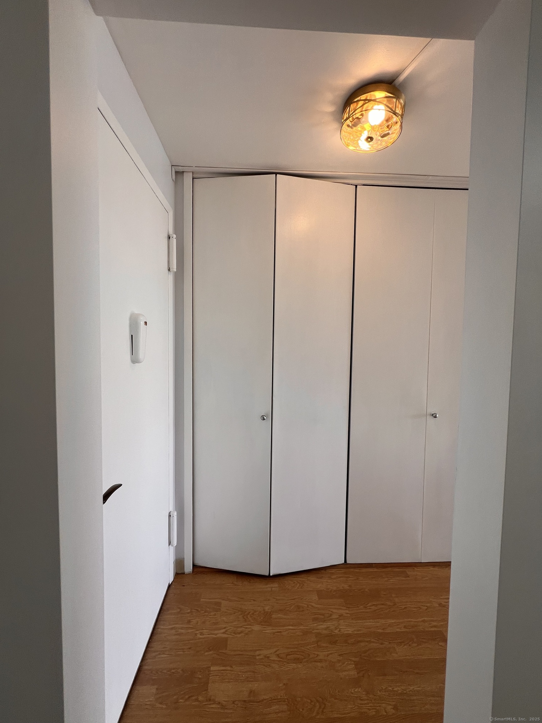 Bridgeport, Connecticut 06604, United States, 1 Bedroom Bedrooms, ,1 BathroomBathrooms,Residential,Pending,226687