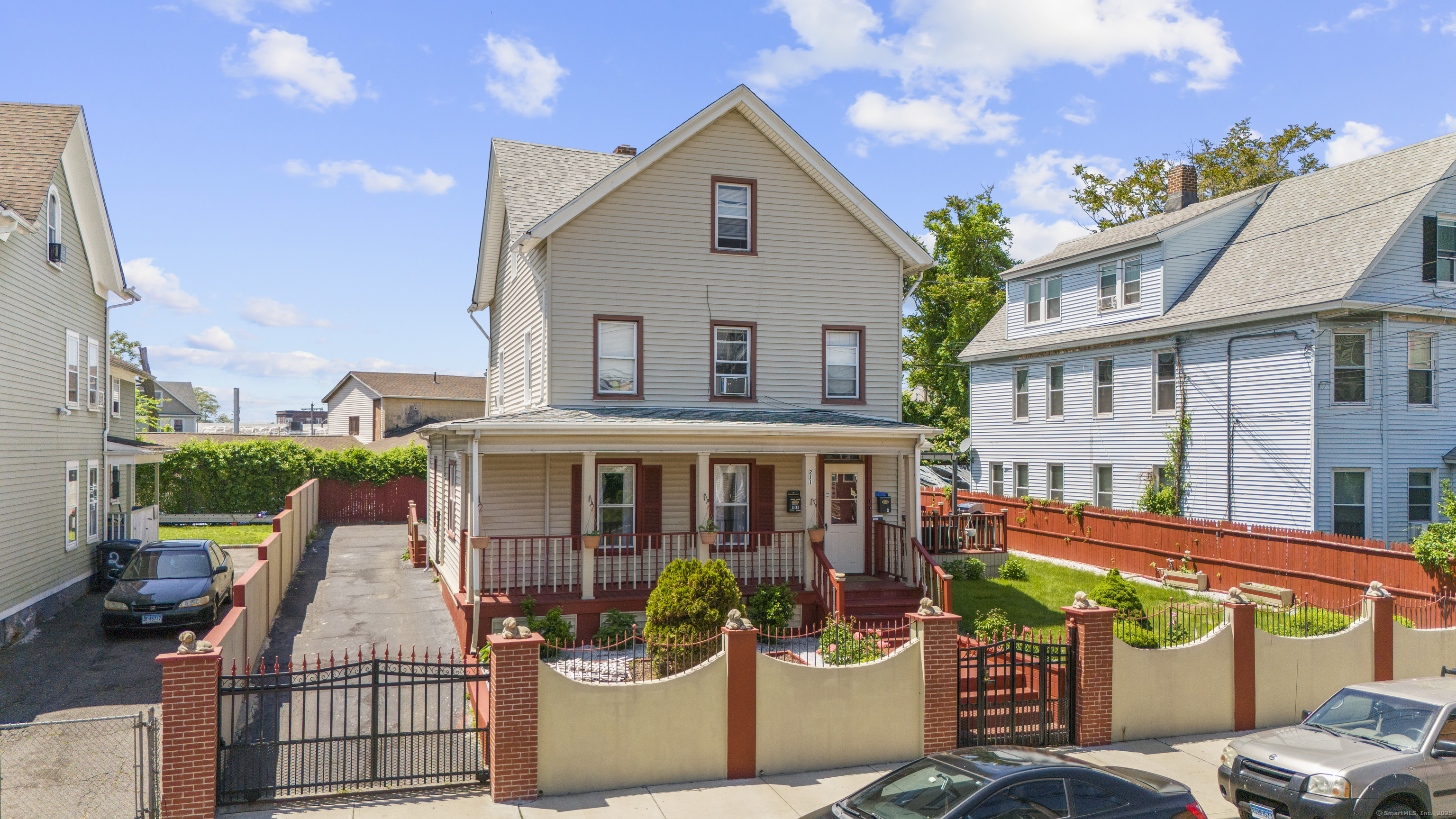 Norman Street, Bridgeport, Connecticut - 10 Bedrooms  
5 Bathrooms  
15 Rooms - 