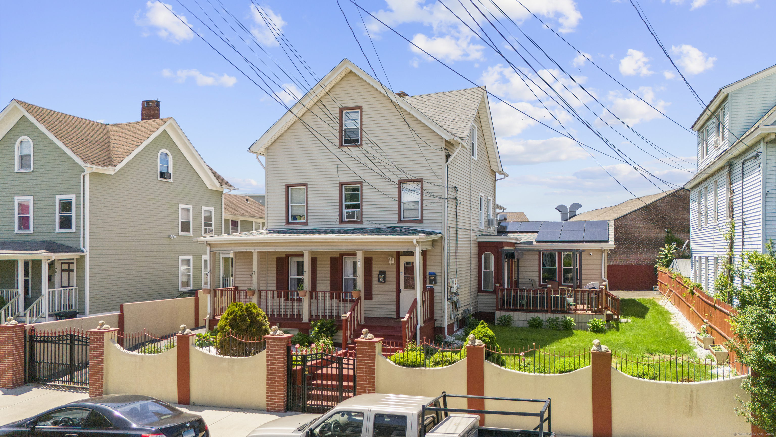 Norman Street, Bridgeport, Connecticut - 10 Bedrooms  
3 Bathrooms  
3 Rooms - 
