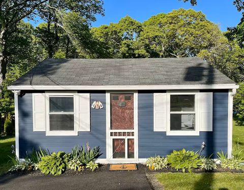 Photo of 424 Pequot Avenue, Groton, CT 06355 (MLS # 24136216)