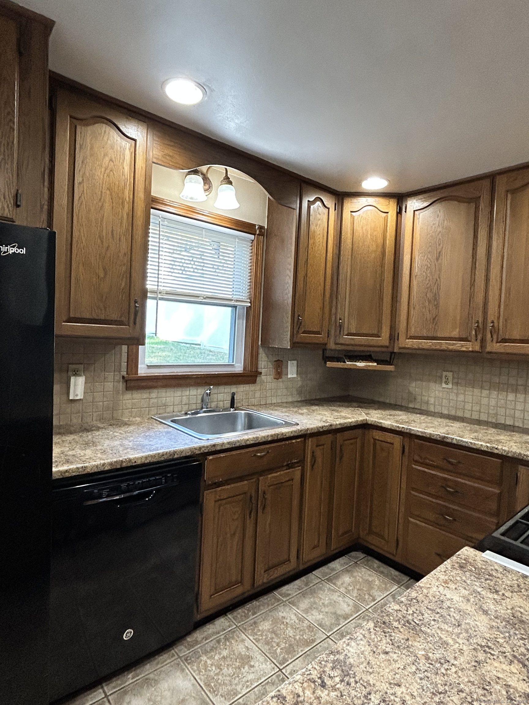 36 W High Street, New London, Connecticut image 24