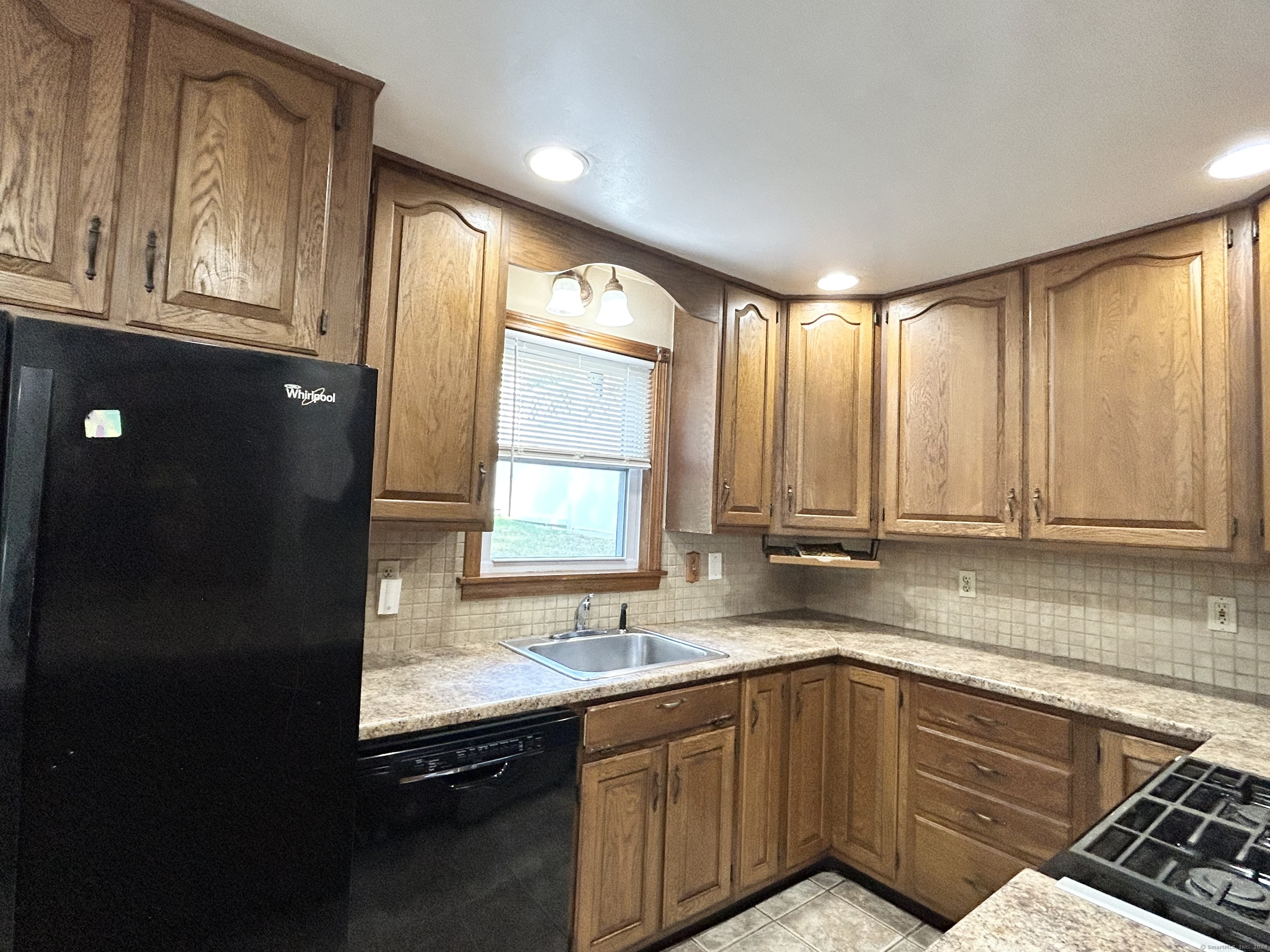 36 W High Street, New London, Connecticut image 18