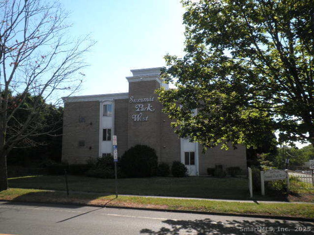 Photo of 73 Park Avenue #504, Danbury, CT 06810 (MLS # 24142449)