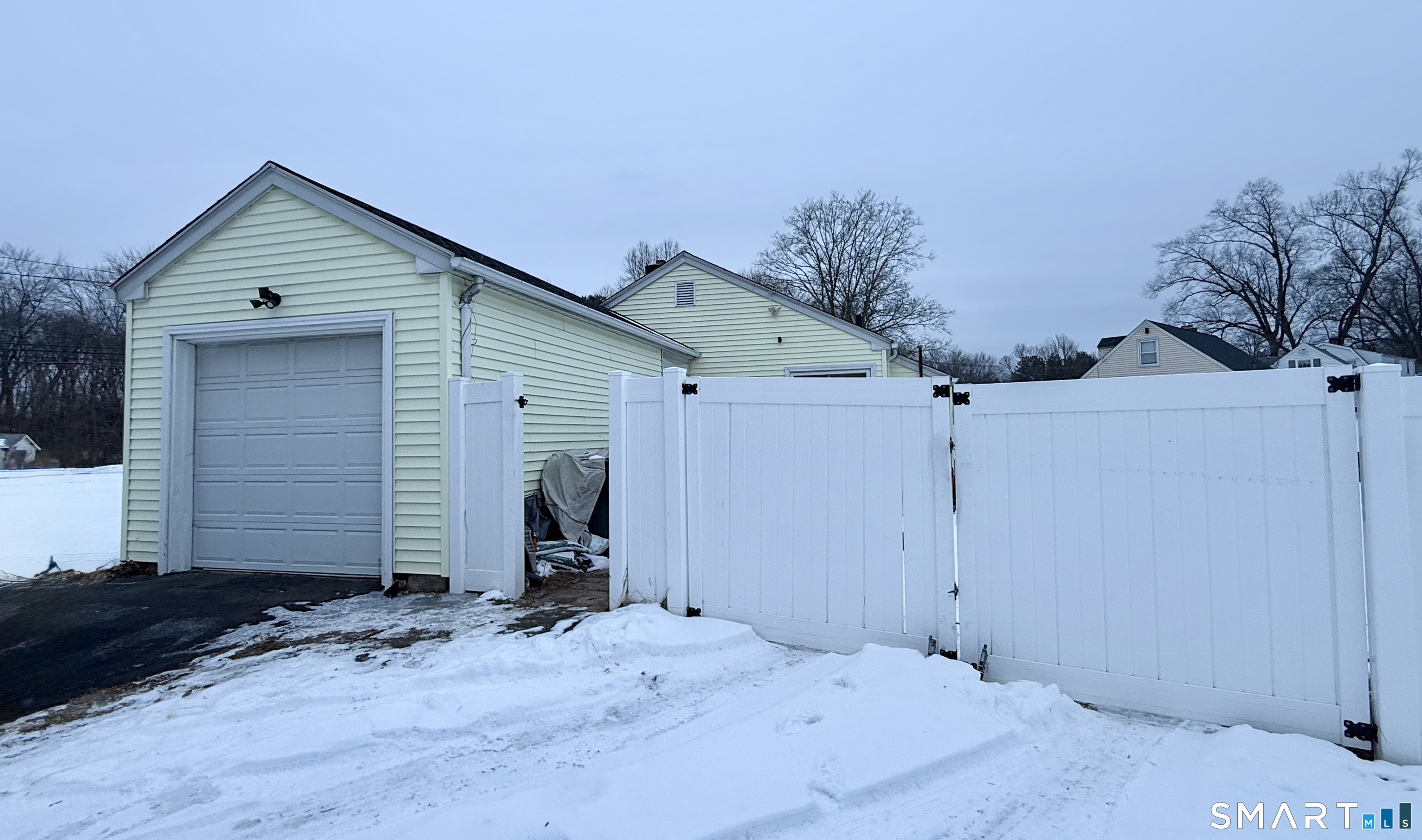 1275 Matianuck Avenue