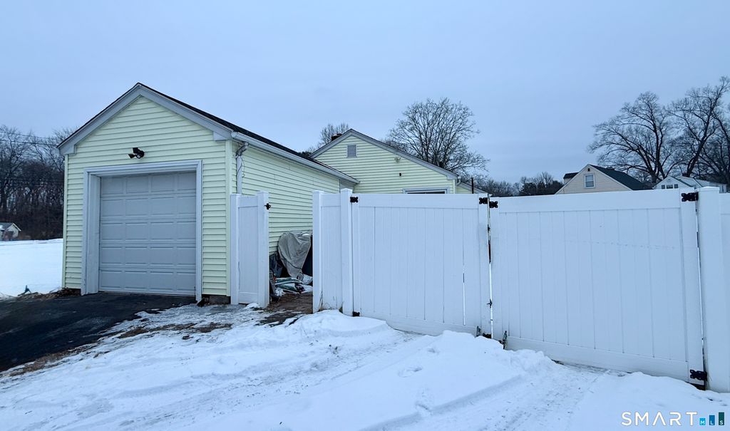 Photo of 1275 Matianuck Avenue, Windsor, CT 06095 (MLS # 24147470)