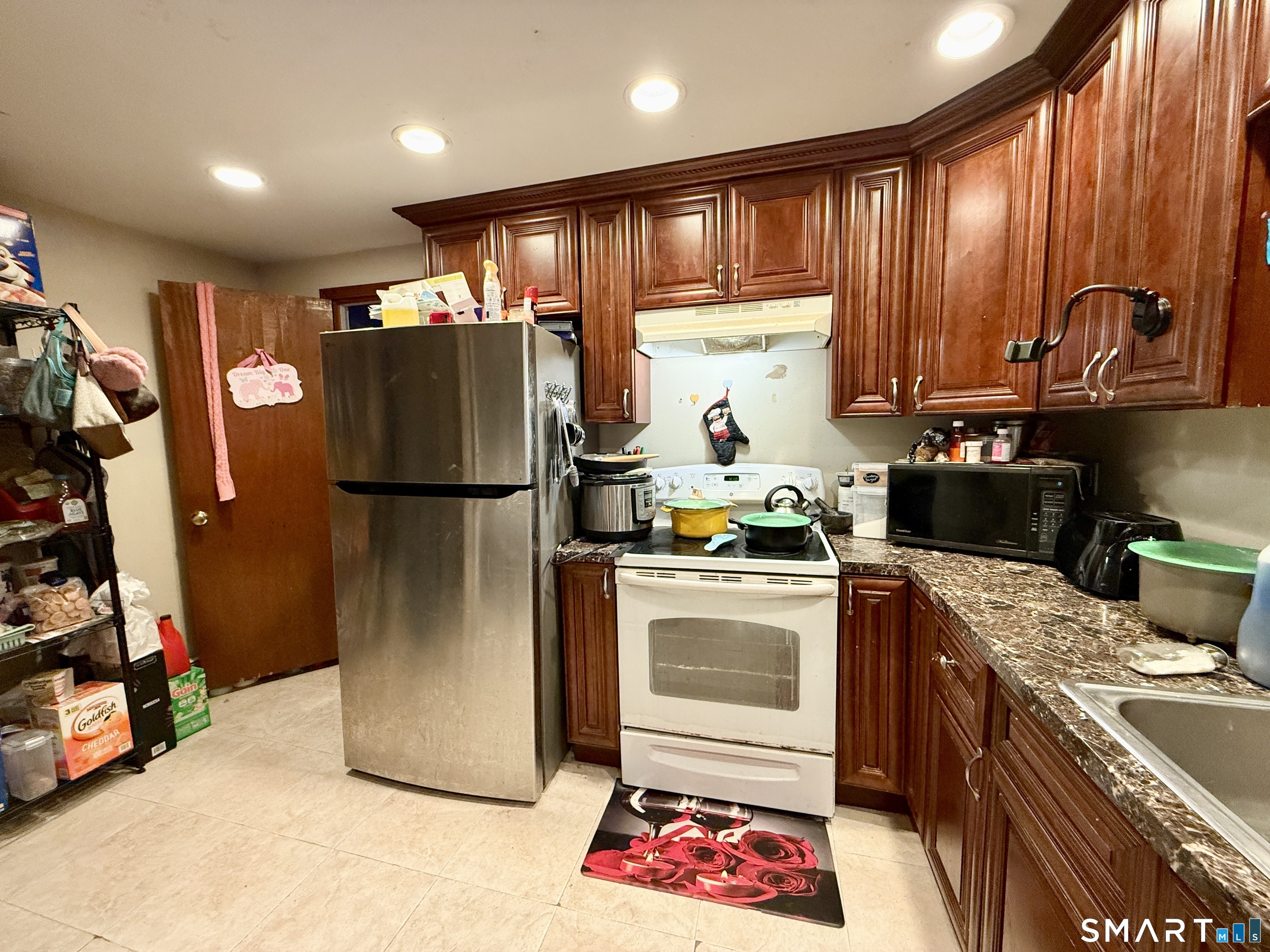 1275 Matianuck Avenue