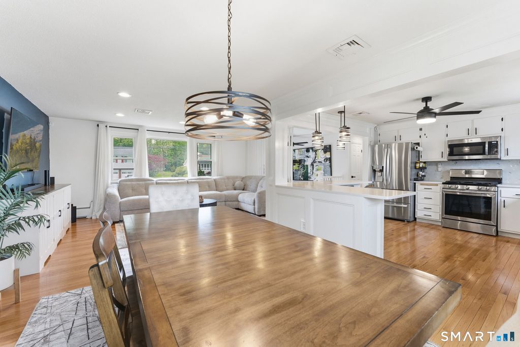 Photo of 16 Ridge Crest Circle, Wethersfield, CT 06109 (MLS # 24174943)