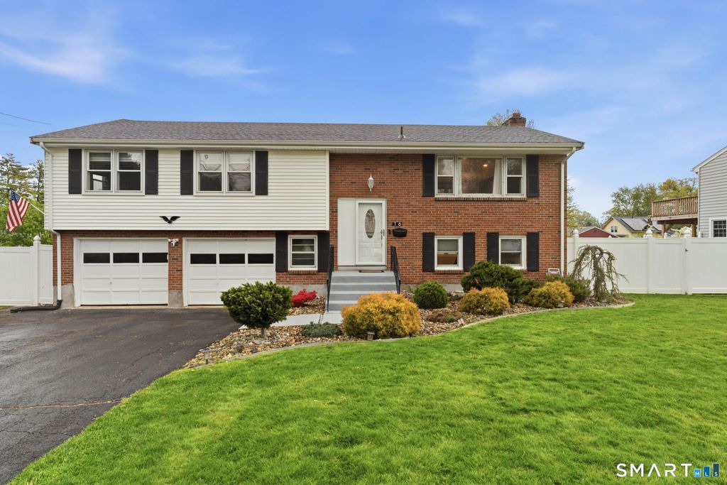 Photo of 16 Ridge Crest Circle, Wethersfield, CT 06109 (MLS # 24174943)