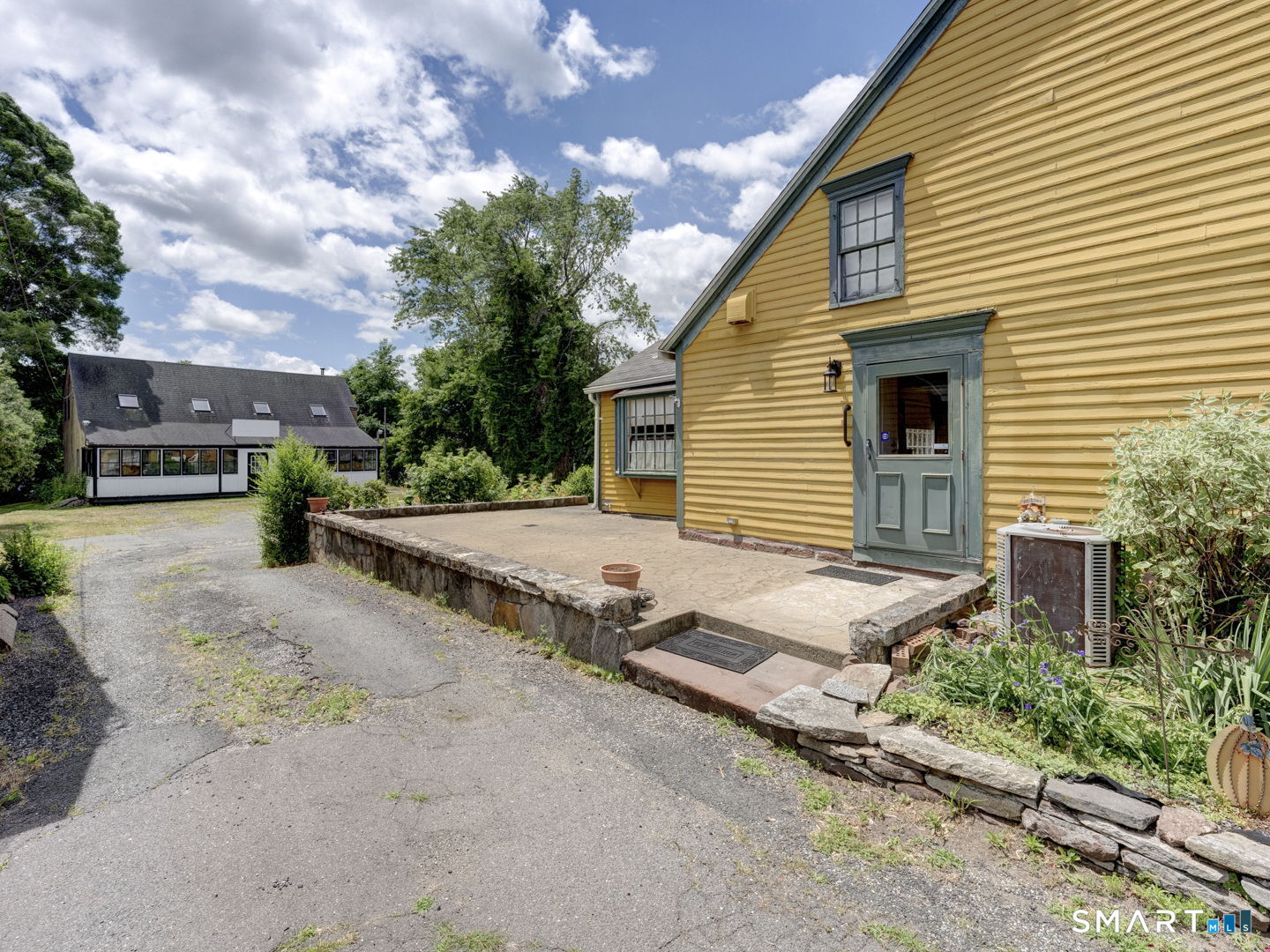 596 Main Street