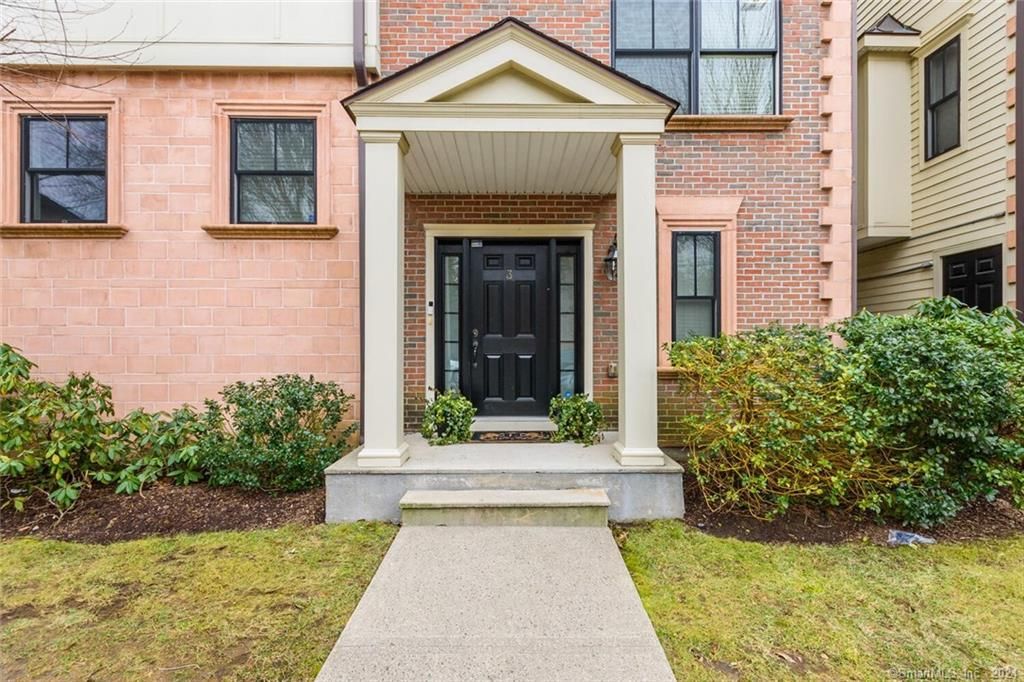 Photo of 109 Forest Street #APT 3, Stamford, CT 06901 (MLS # 24153723)