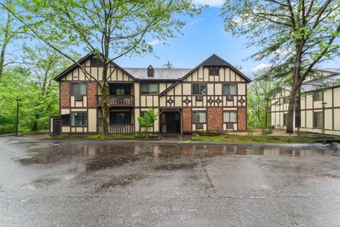 2 Essex Court 2 Brookfield CT 06804