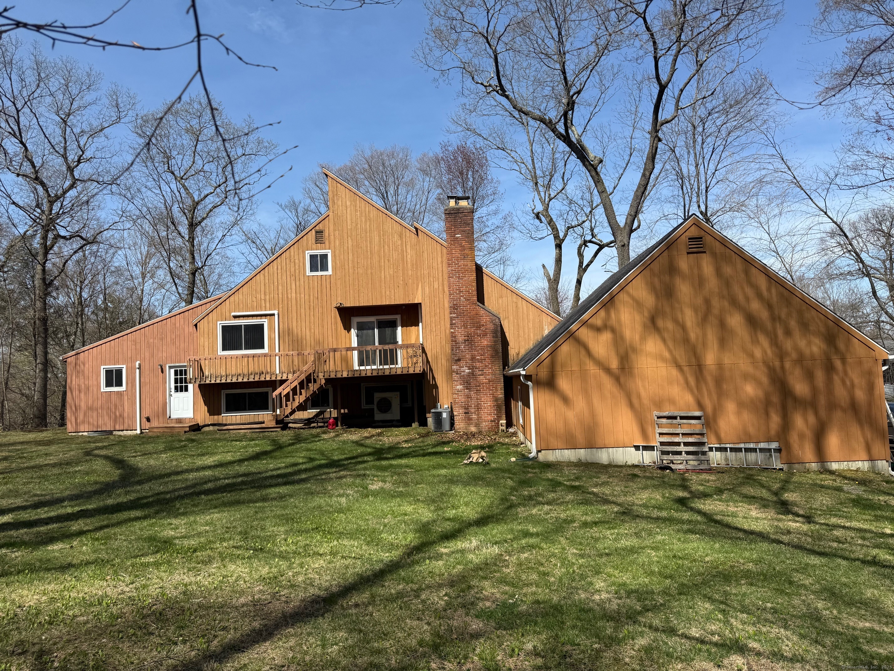 Rainbow Trail, Orange, Connecticut - 4 Bedrooms  
2 Bathrooms  
9 Rooms - 