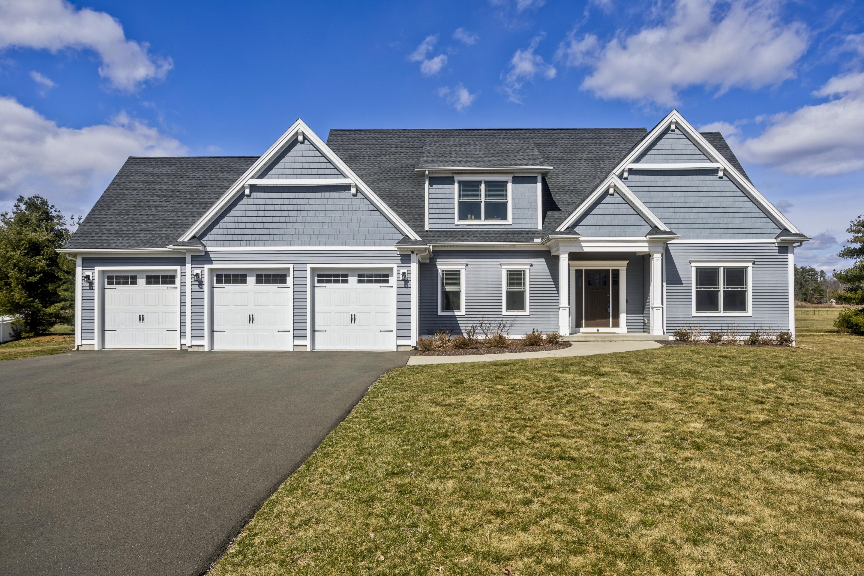 8 Stratton Farms Road, Suffield, Connecticut - 4 Bedrooms  
5 Bathrooms  
8 Rooms - 