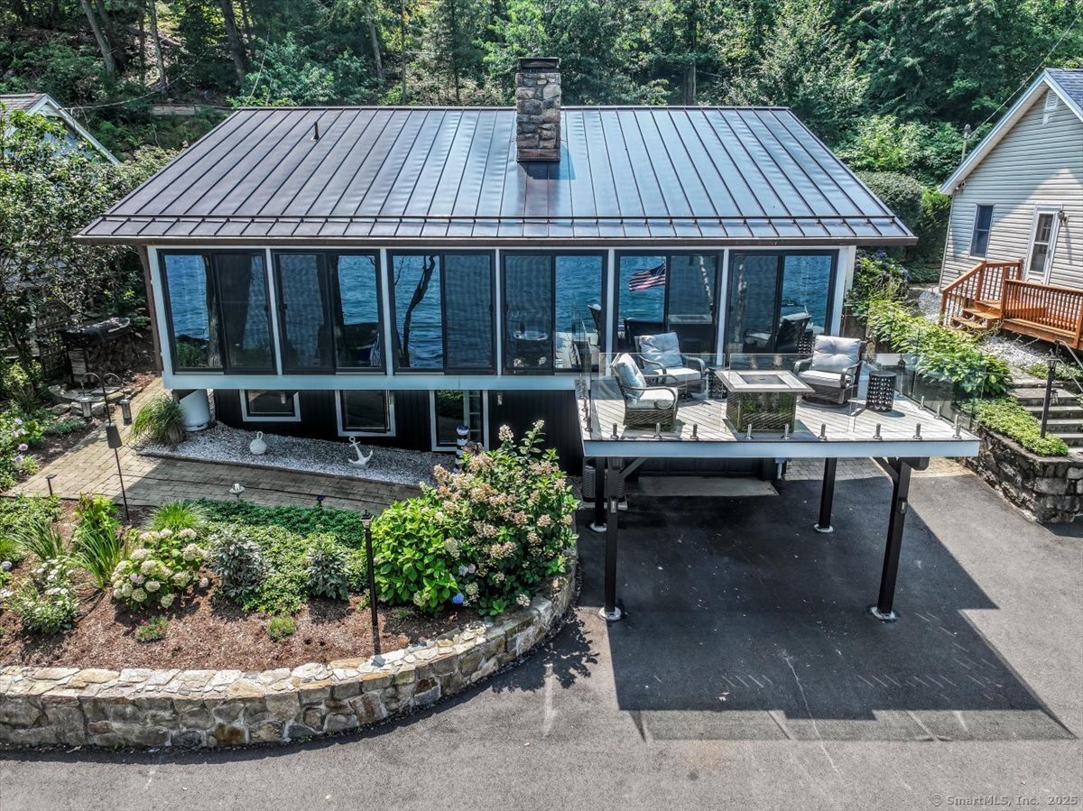 18 Lake Road