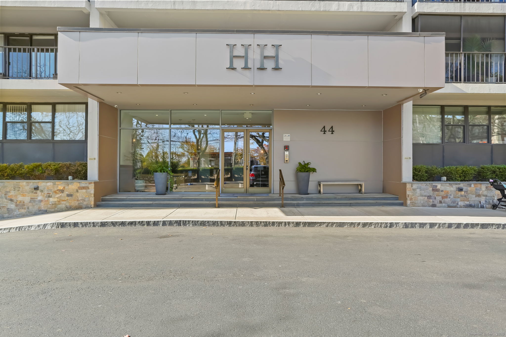 44 Strawberry Hill Avenue APT 1H