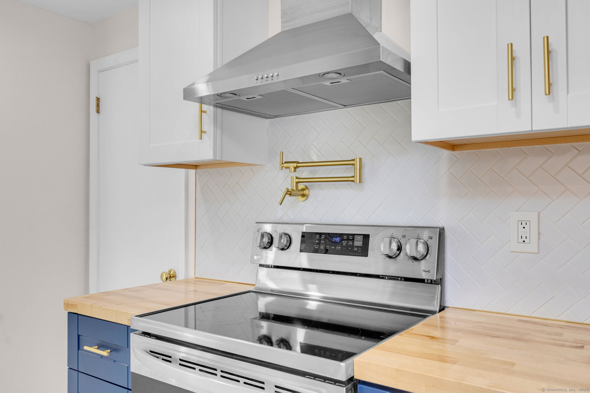 Bristol, Connecticut 06010, United States, 3 Bedrooms Bedrooms, ,2 BathroomsBathrooms,Residential,Coming Soon,219147