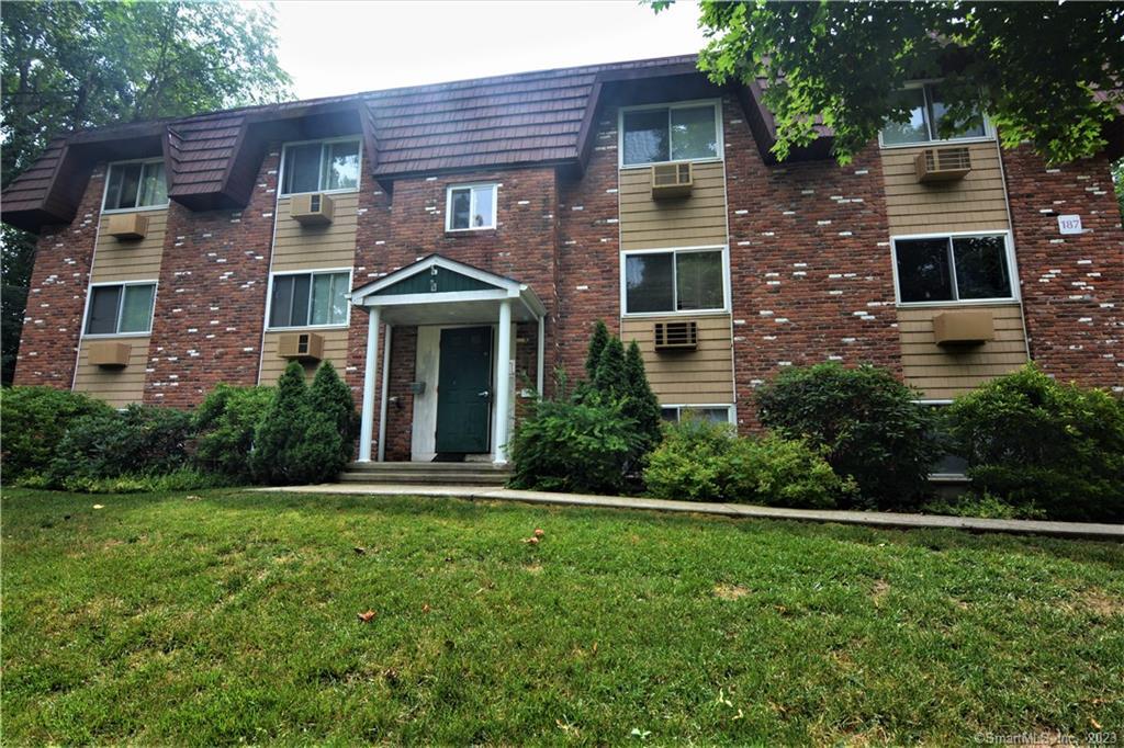 Rental Property at 185 Scott Road 1-C, Waterbury, Connecticut - Bathrooms: 1 
Rooms: 1  - $1,000 MO.